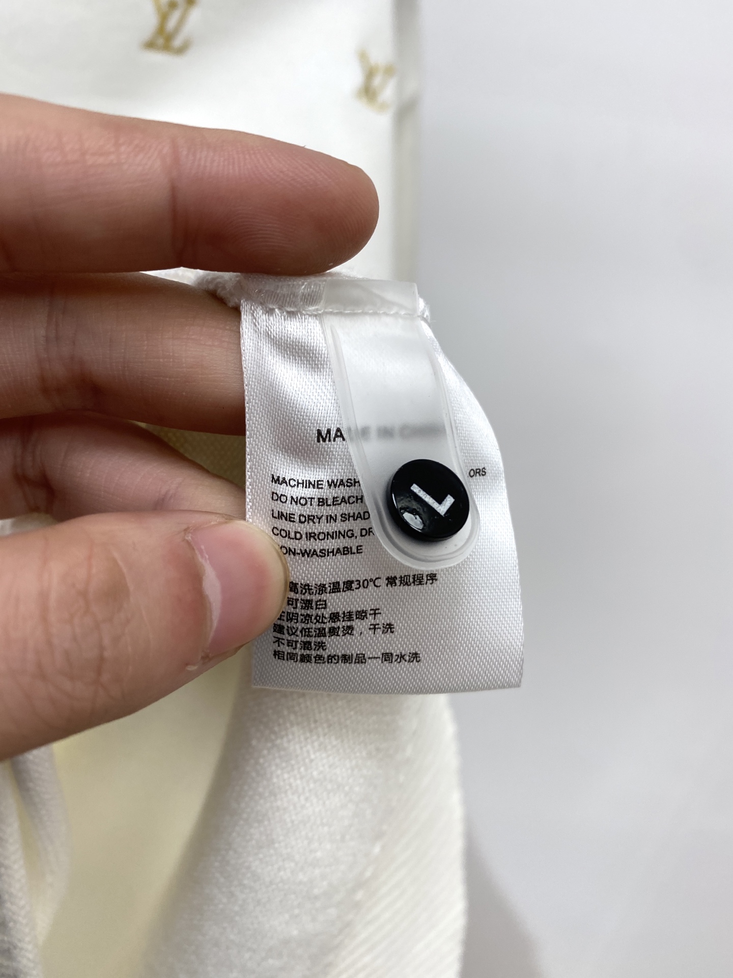 路易威登、2025新品羊毛衣 具有手感细腻柔软，可直接与肌肤接触，让暖心的纱线变化出细腻的质感，顶级工艺