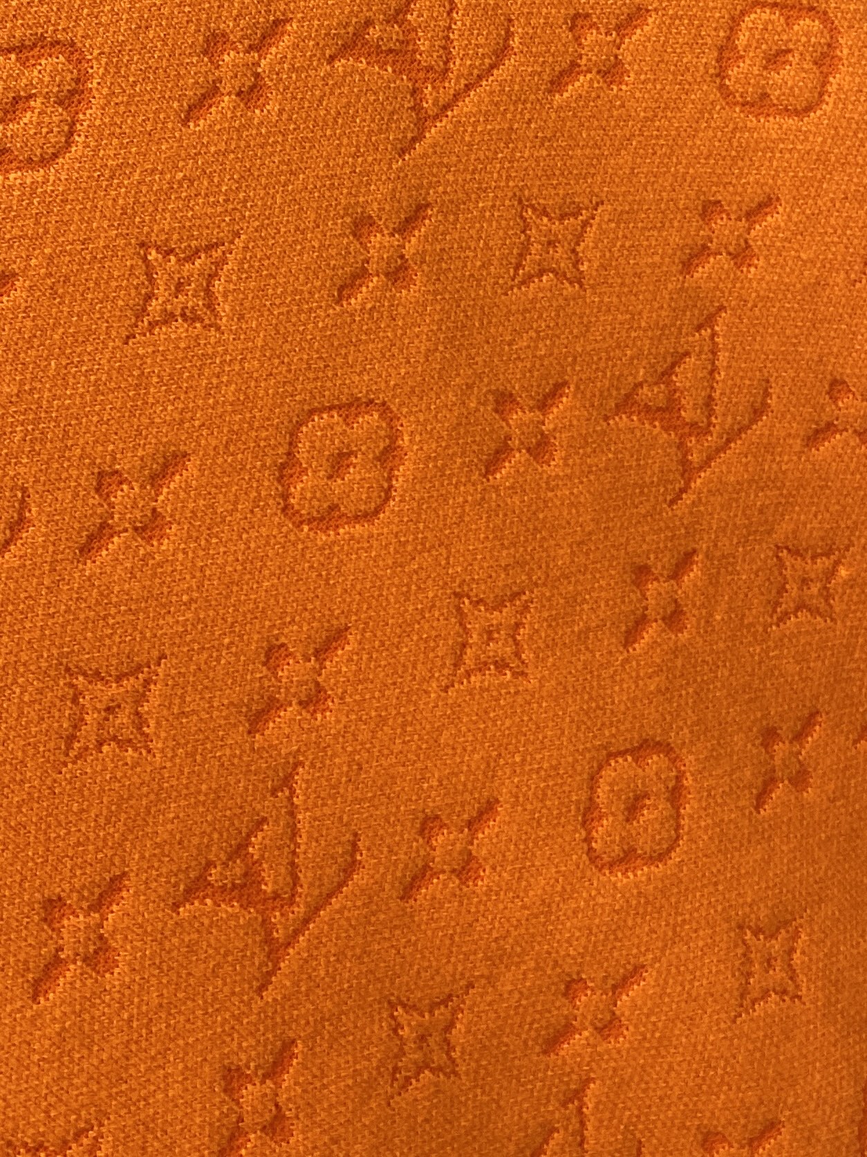 路易威登、2025新品羊毛衣 具有手感细腻柔软，可直接与肌肤接触，让暖心的纱线变化出细腻的质感，顶级工艺