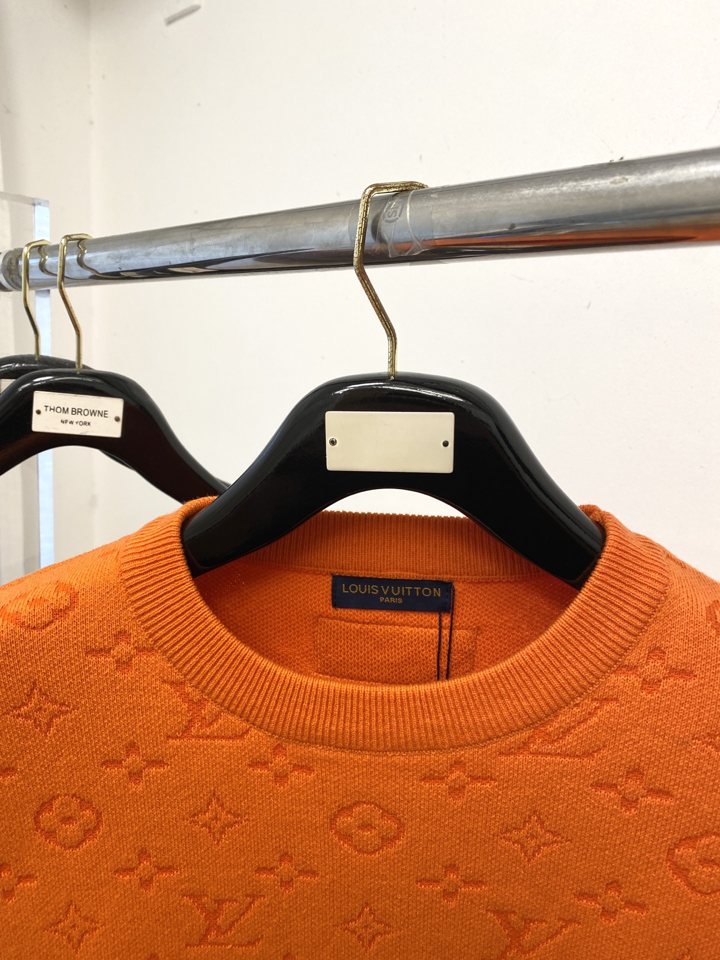 路易威登、2025新品羊毛衣 具有手感细腻柔软，可直接与肌肤接触，让暖心的纱线变化出细腻的质感，顶级工艺