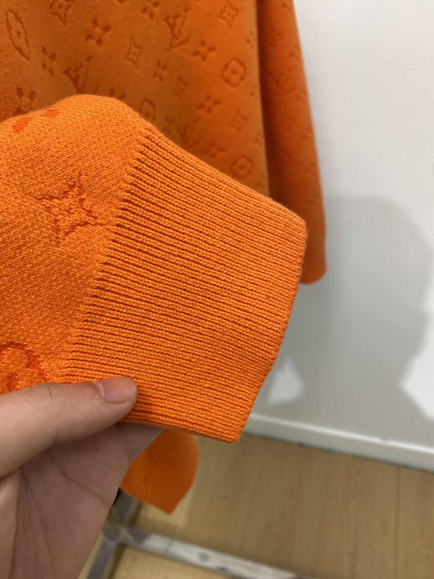 路易威登、2025新品羊毛衣 具有手感细腻柔软，可直接与肌肤接触，让暖心的纱线变化出细腻的质感，顶级工艺