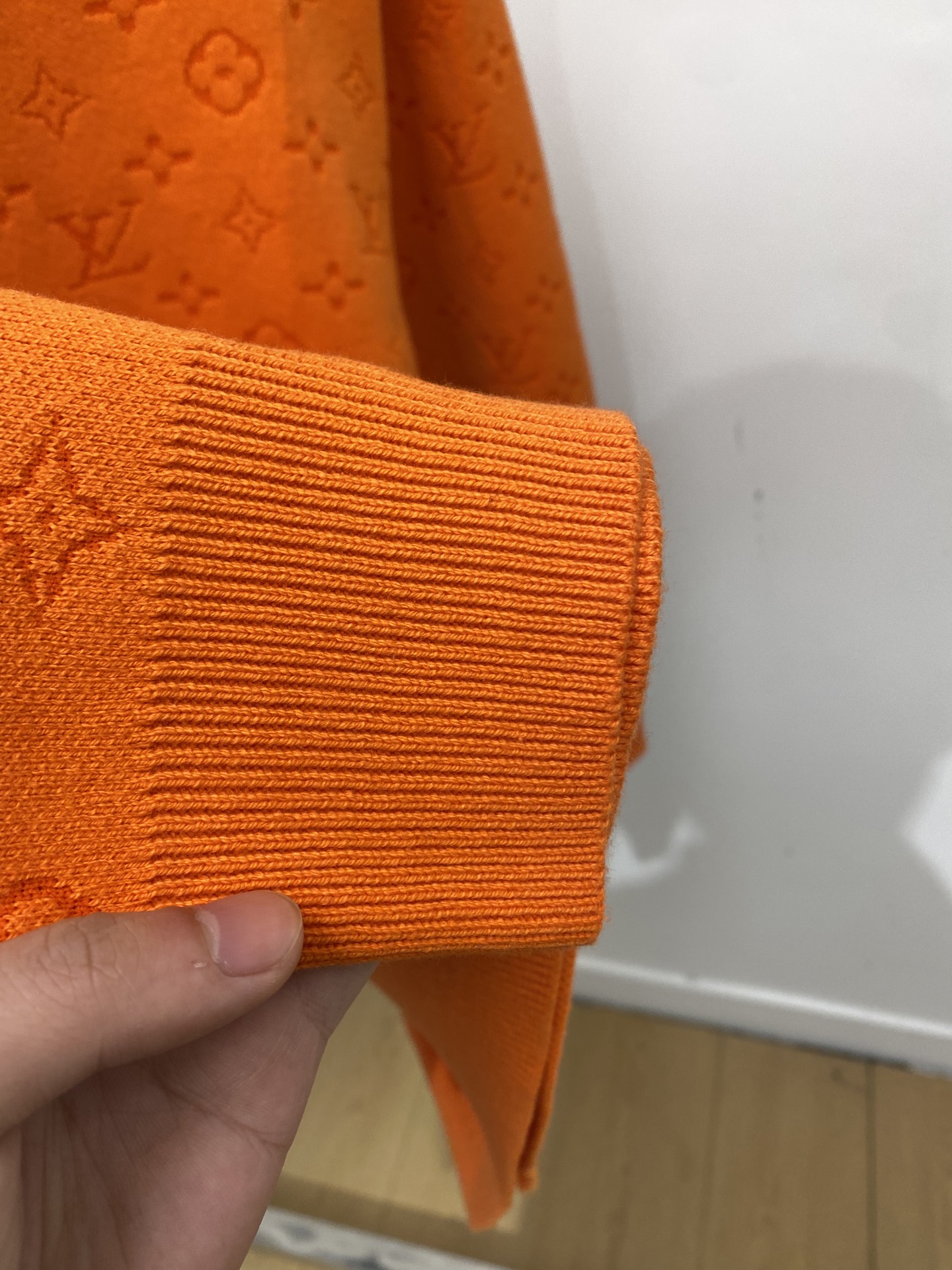 路易威登、2025新品羊毛衣 具有手感细腻柔软，可直接与肌肤接触，让暖心的纱线变化出细腻的质感，顶级工艺