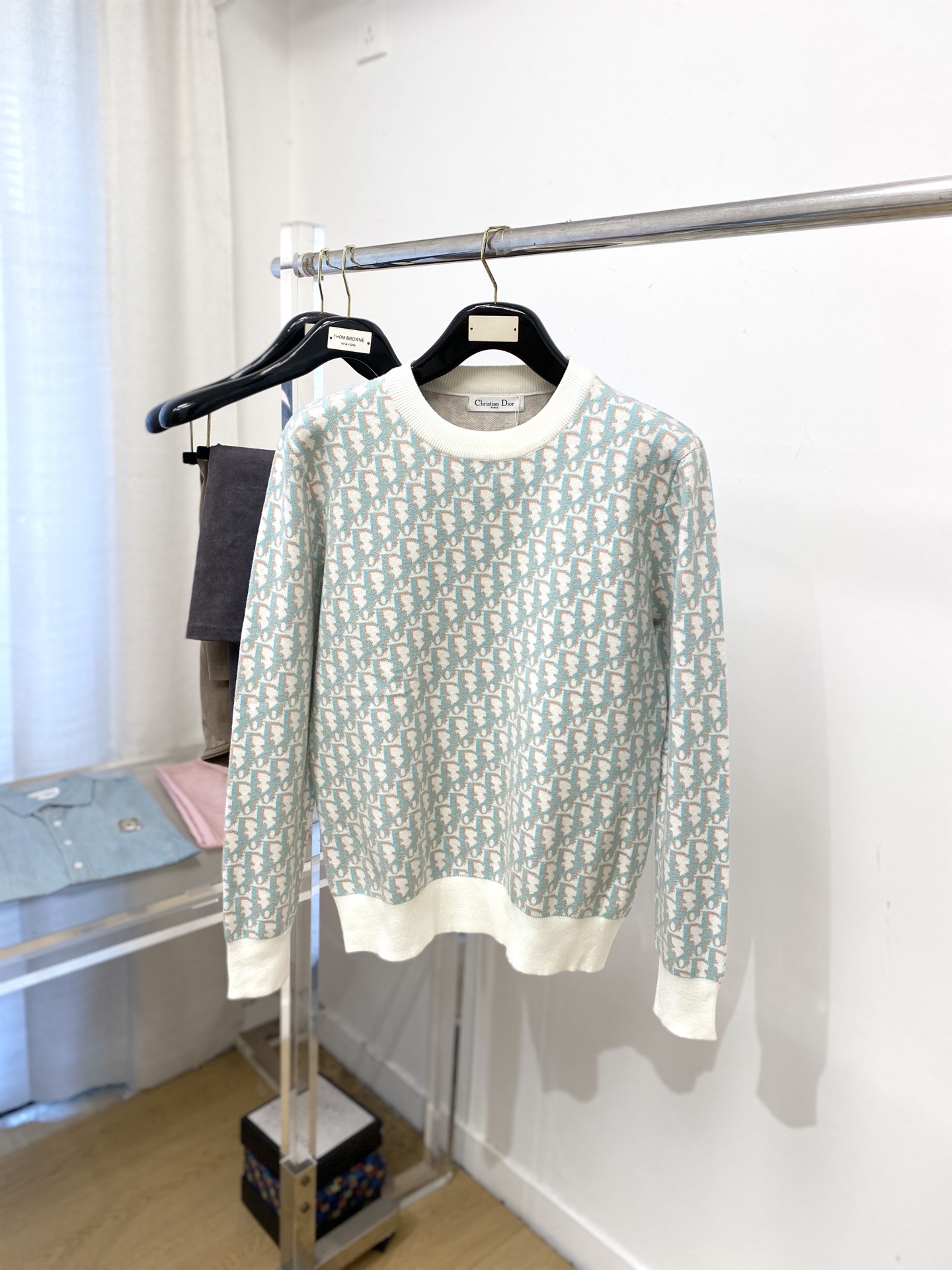 迪奥、2025新品羊毛衣 具有手感细腻柔软，可直接与肌肤接触，让暖心的纱线变化出细腻的质感，顶级工艺极具