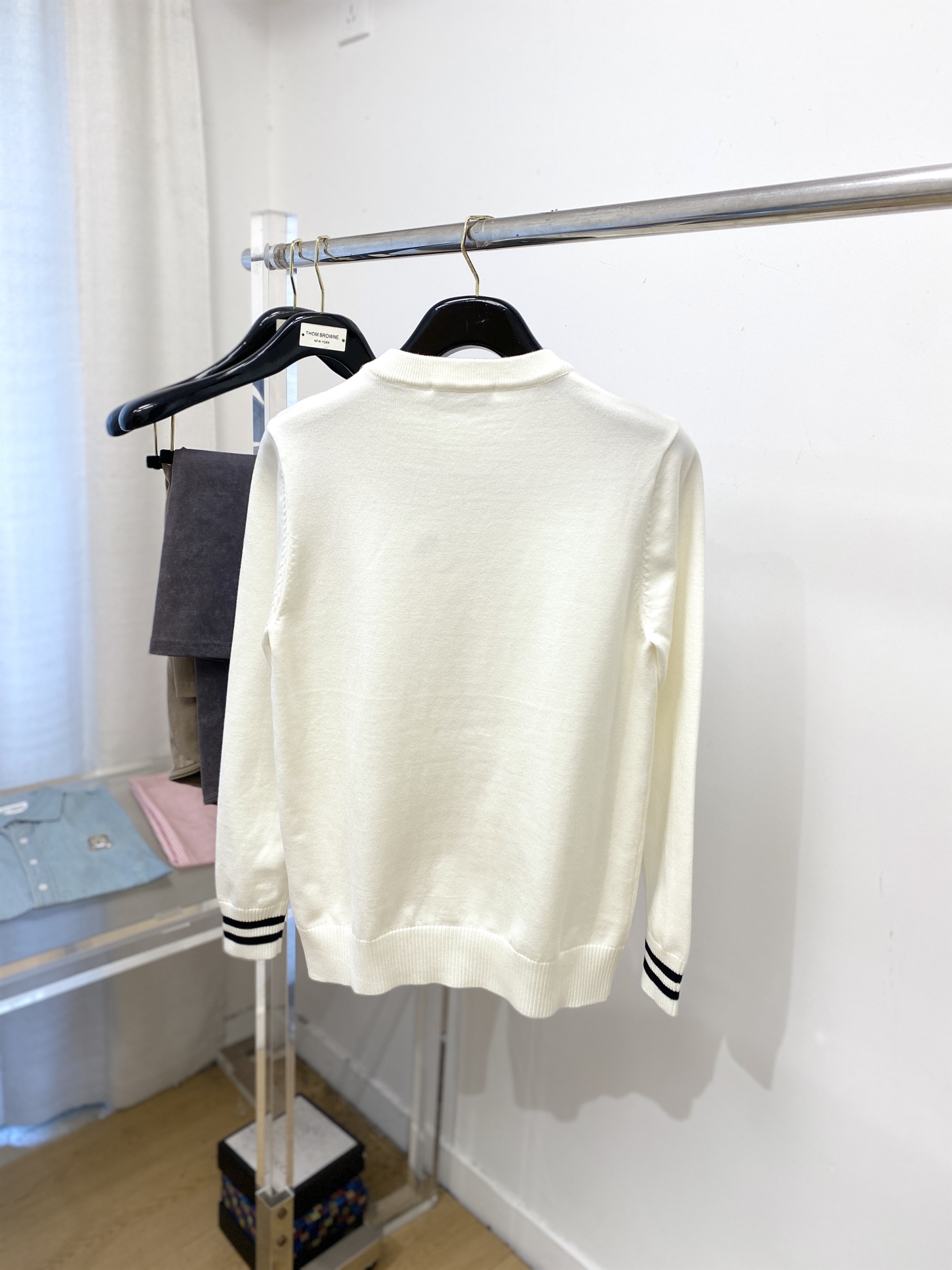 迪奥、2025新品羊毛衣 具有手感细腻柔软，可直接与肌肤接触，让暖心的纱线变化出细腻的质感，顶级工艺极具