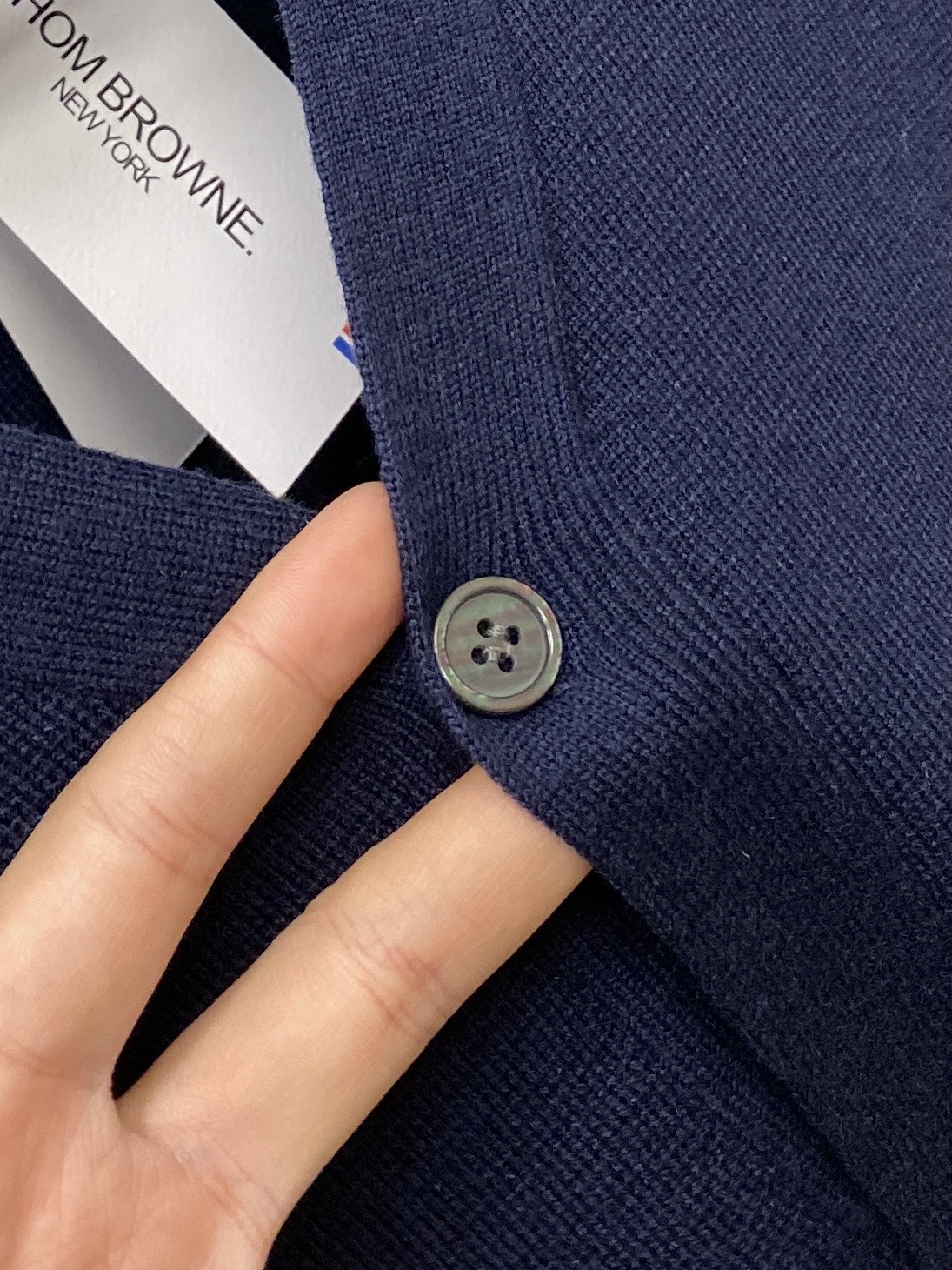 ￼ TB、2025新品羊毛衣外套 具有手感细腻柔软，可直接与肌肤接触，让暖心的纱线变化出细腻的质感，顶级