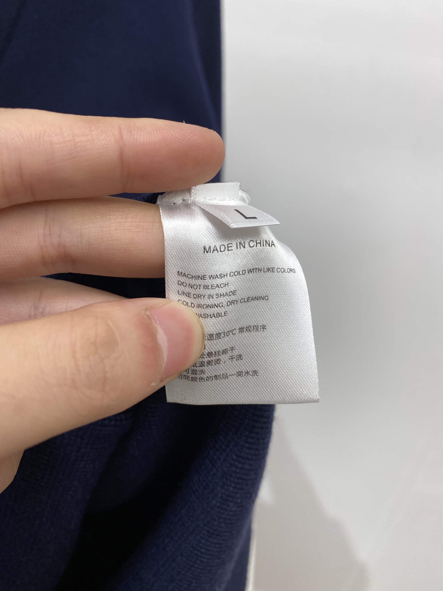 ￼ TB、2025新品羊毛衣外套 具有手感细腻柔软，可直接与肌肤接触，让暖心的纱线变化出细腻的质感，顶级