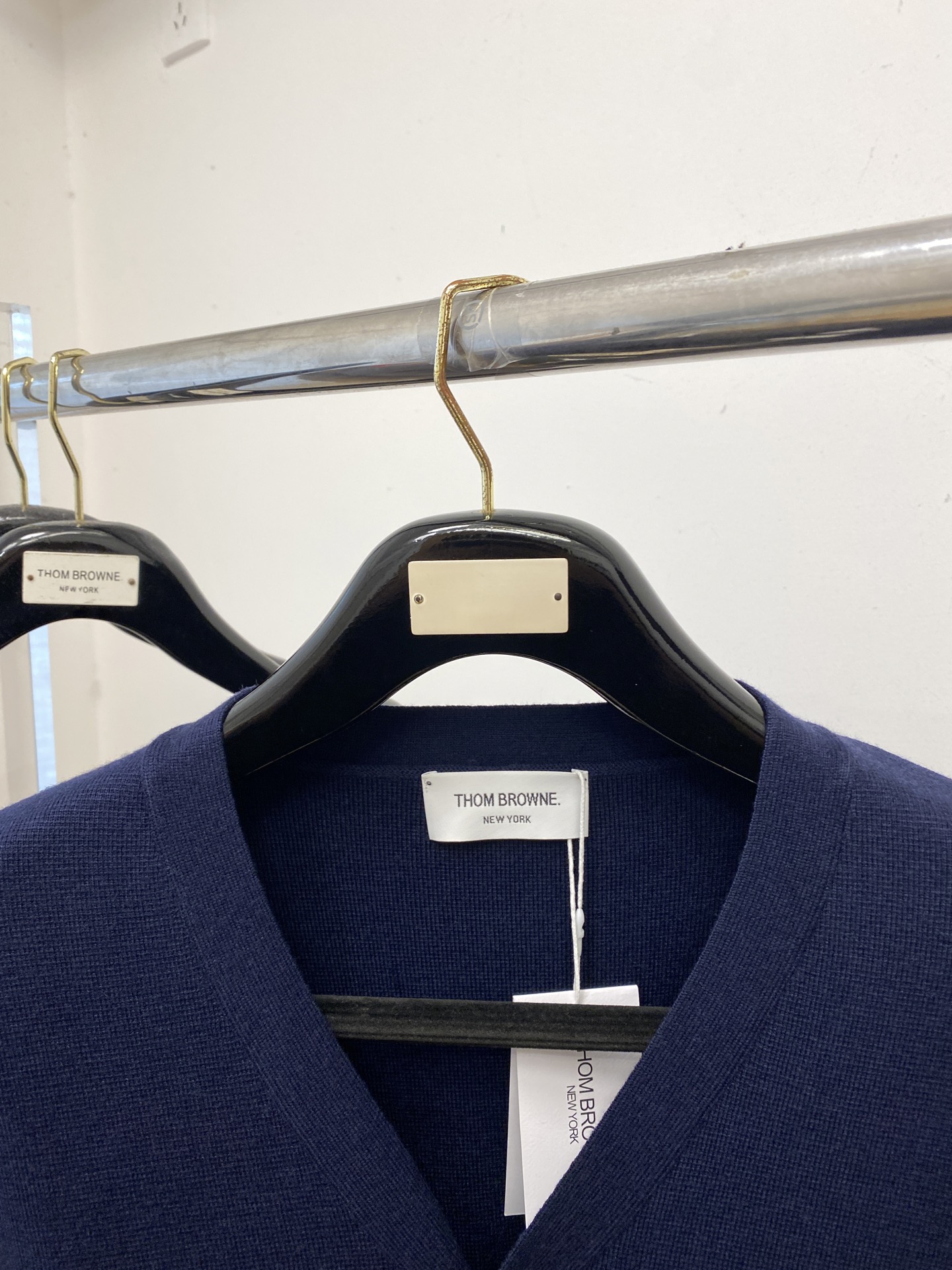 ￼ TB、2025新品羊毛衣外套 具有手感细腻柔软，可直接与肌肤接触，让暖心的纱线变化出细腻的质感，顶级