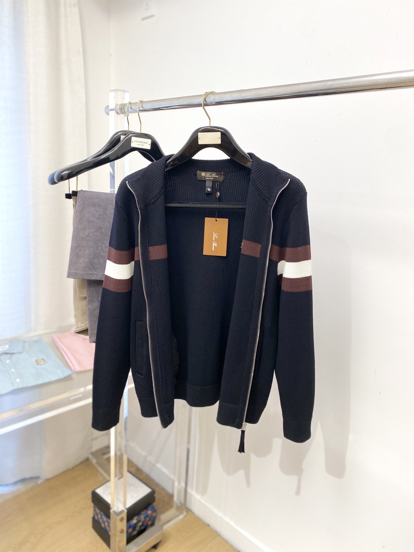 lP🆕、2025新品羊毛衣外套 具有手感细腻柔软，可直接与肌肤接触，让暖心的纱线变化出细腻的质感，顶级工