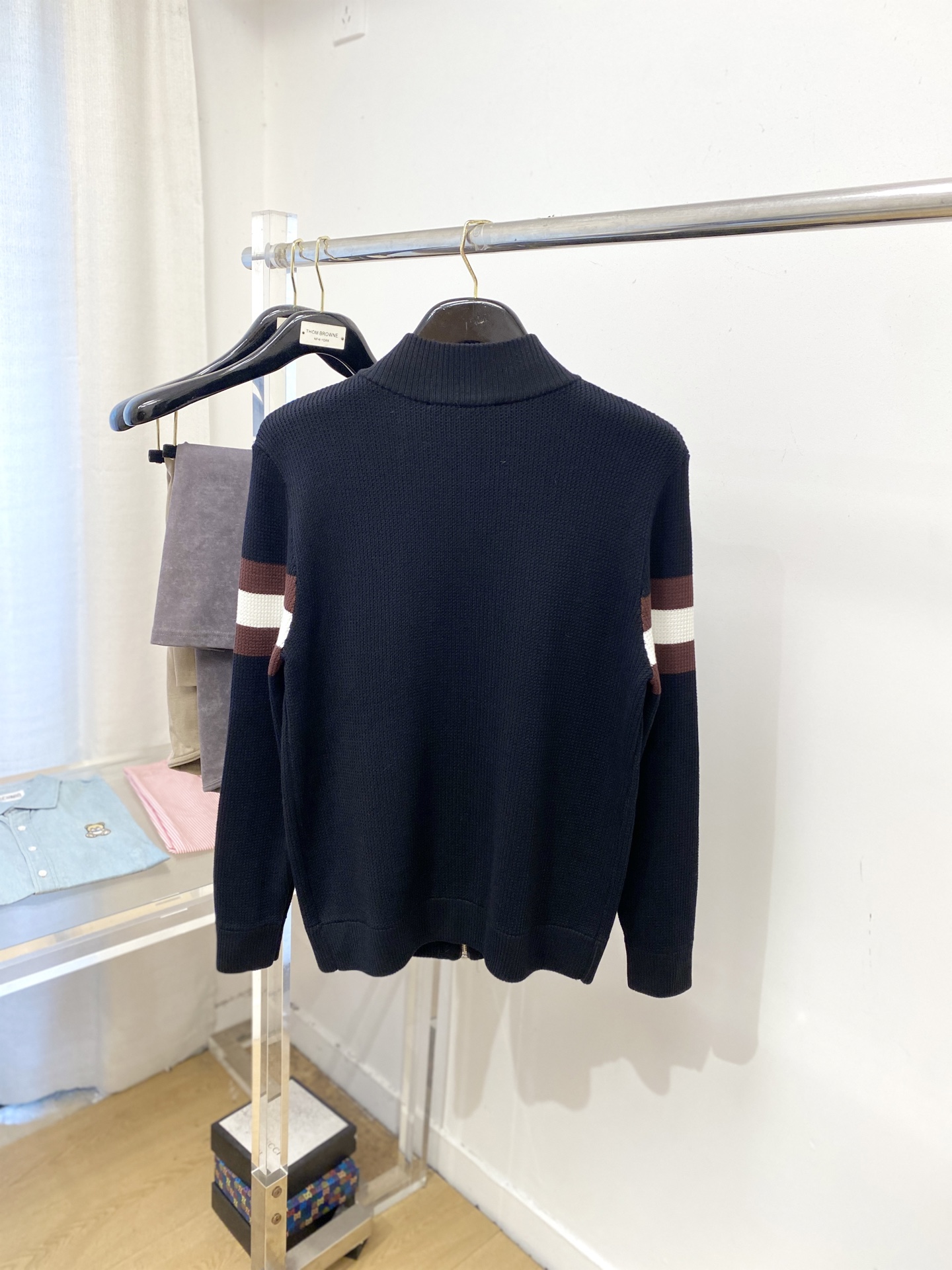 lP🆕、2025新品羊毛衣外套 具有手感细腻柔软，可直接与肌肤接触，让暖心的纱线变化出细腻的质感，顶级工