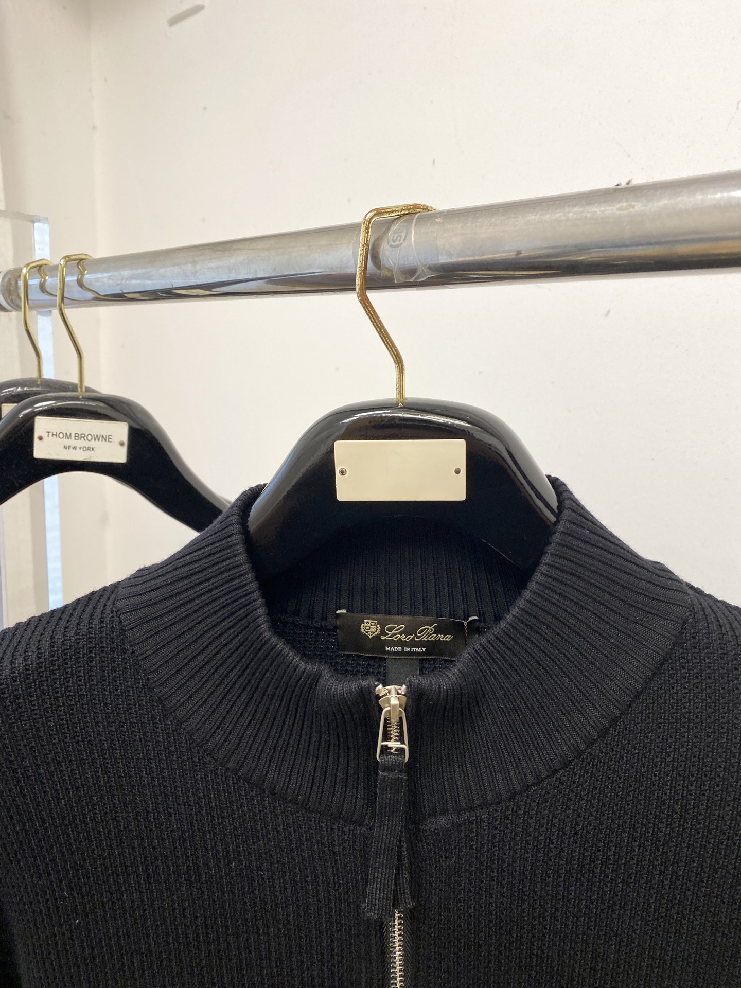 lP🆕、2025新品羊毛衣外套 具有手感细腻柔软，可直接与肌肤接触，让暖心的纱线变化出细腻的质感，顶级工