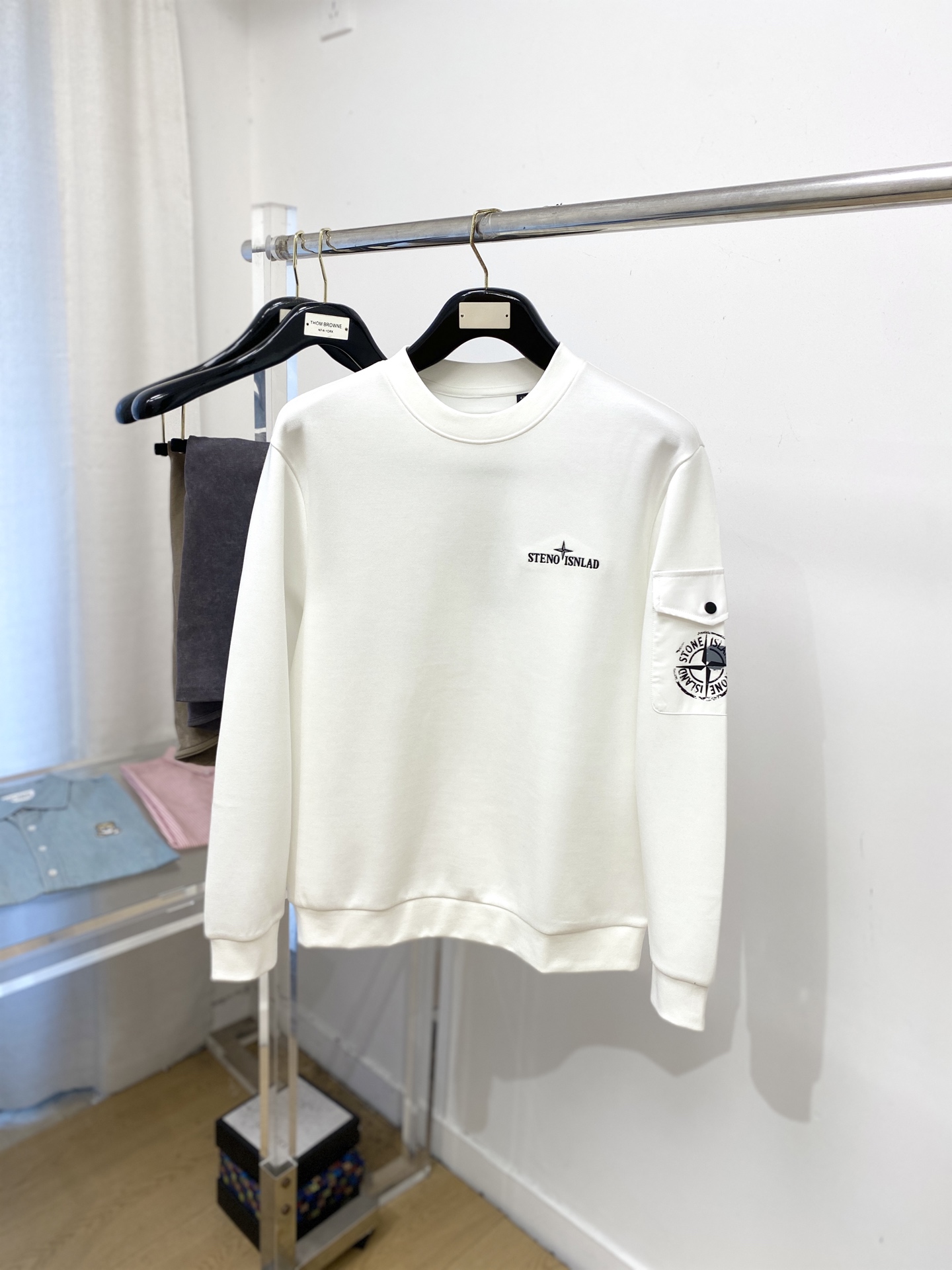 NO:569659,Stone Island, 2025 new sweatshirt, handsome and fashionable, exquisite embroidery pattern letter logo on the chest, simple and versatile. The fabric cotton is not only crisp and maintains the trendy silhouette, but also comfortable to wear, the yarn is more delicate, the size is M-3XL,, hoodie, sweatshirts, alexander wang19860909石头岛、2025新品卫衣,帅气时尚,胸前精致刺绣图案字母logo,简约百搭款.面料棉 不仅挺括,保持潮流的廓形,又穿着舒适,纱织更细腻,码数M-3XL,,hoodie,sweatshirts,alexander wang,Men's clothing