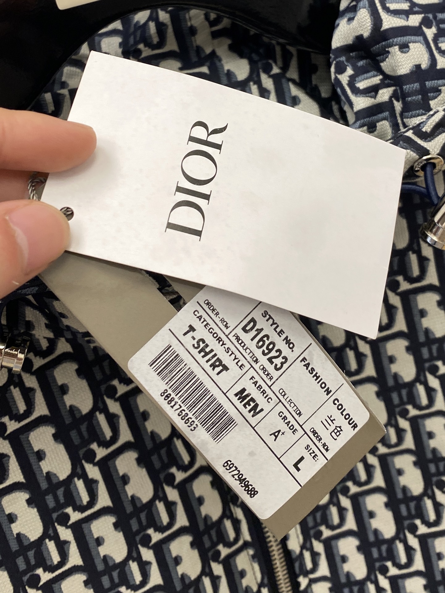 迪奥、2025新品夹克外套，时尚帅气，简约百搭款，顶级数码定位定织字母logo，定制原版面料，不仅挺括，