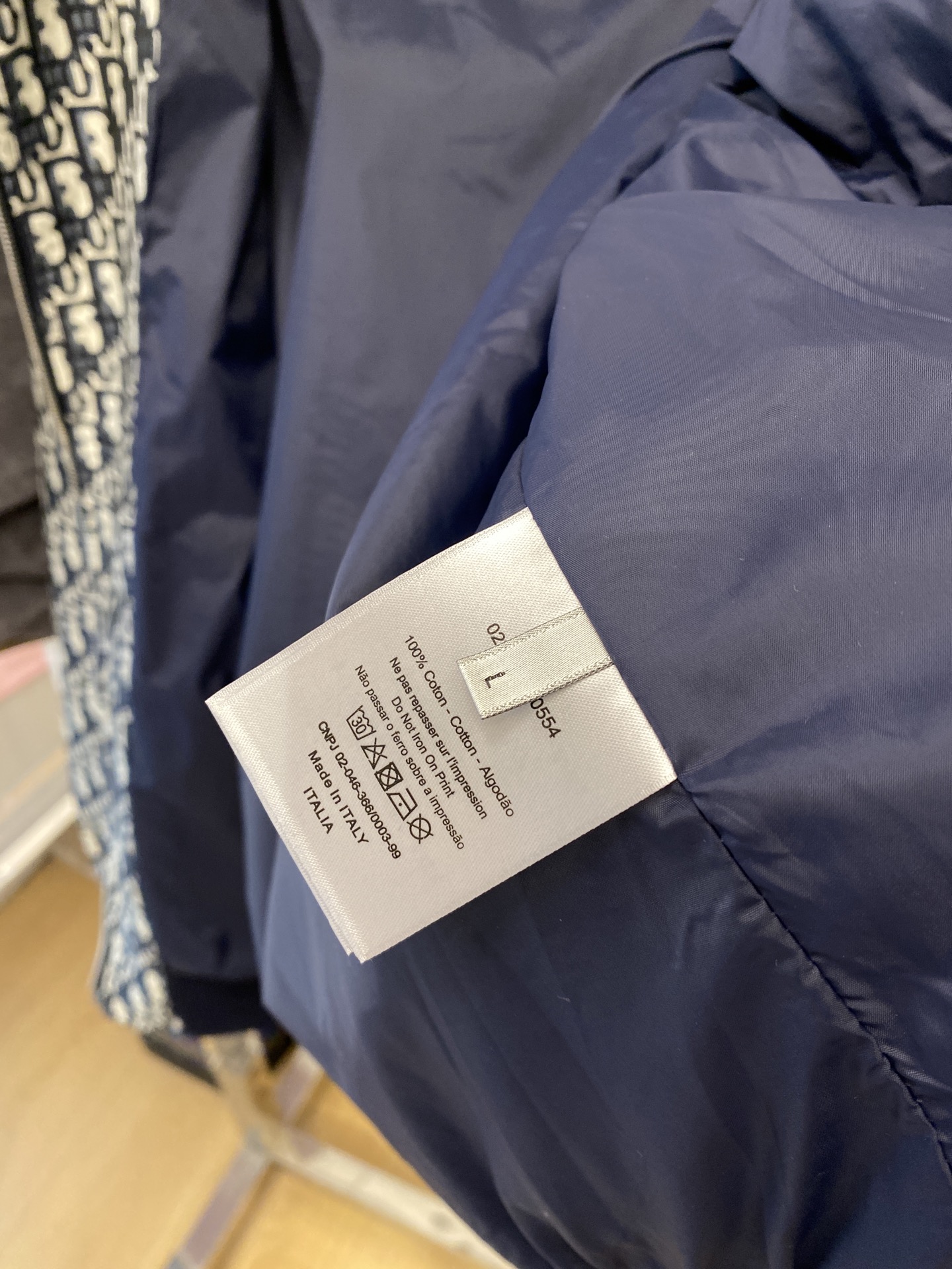 迪奥、2025新品夹克外套，时尚帅气，简约百搭款，顶级数码定位定织字母logo，定制原版面料，不仅挺括，