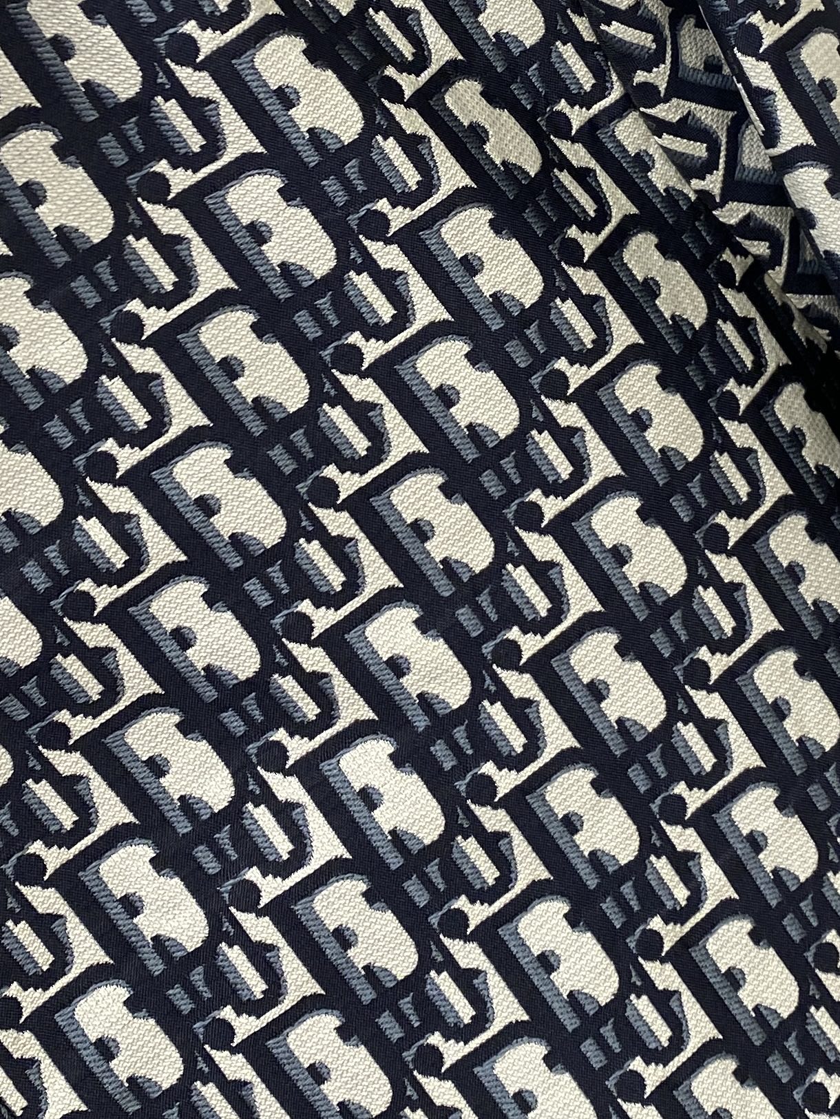 迪奥、2025新品夹克外套，时尚帅气，简约百搭款，顶级数码定位定织字母logo，定制原版面料，不仅挺括，