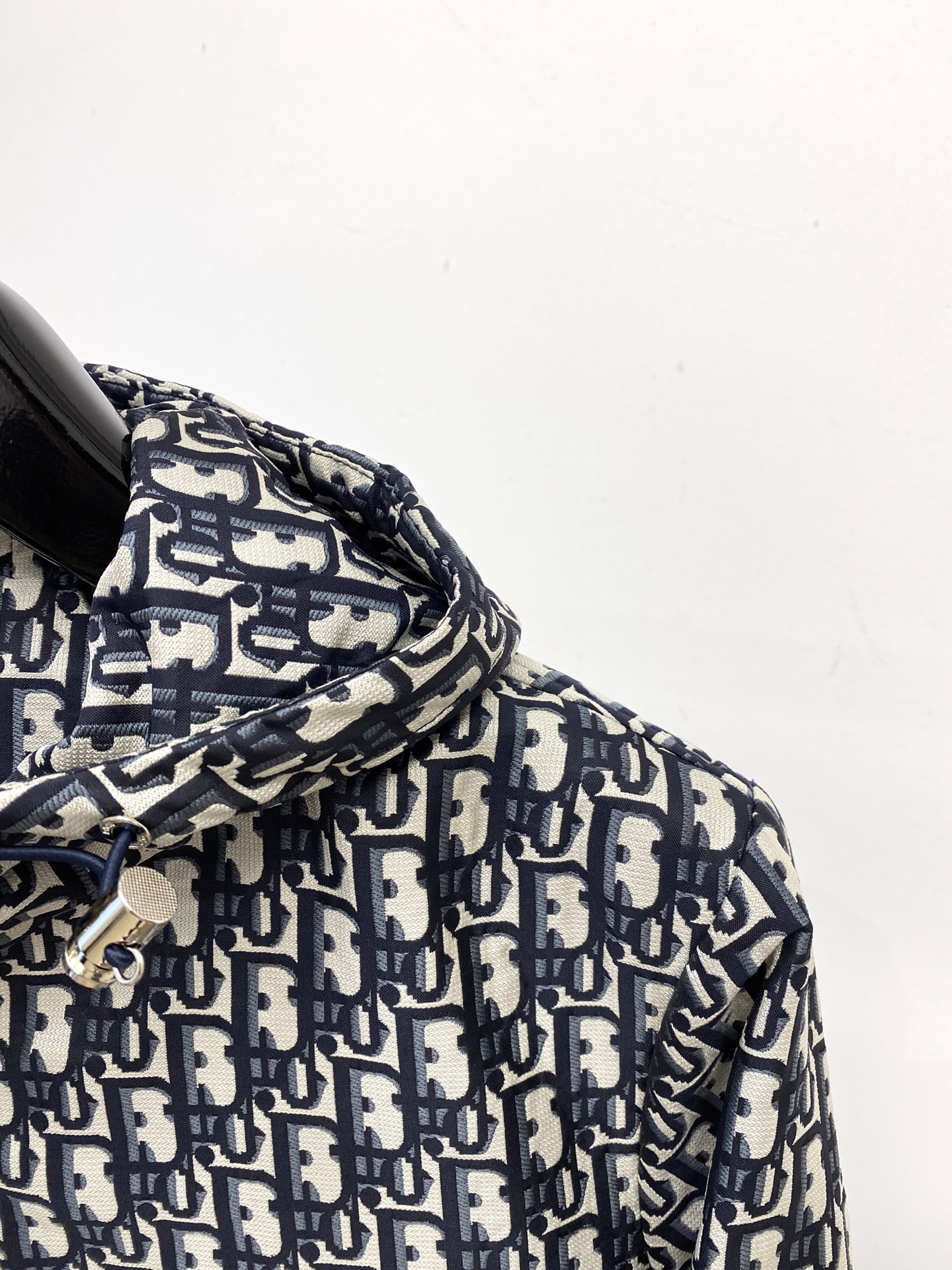 迪奥、2025新品夹克外套，时尚帅气，简约百搭款，顶级数码定位定织字母logo，定制原版面料，不仅挺括，