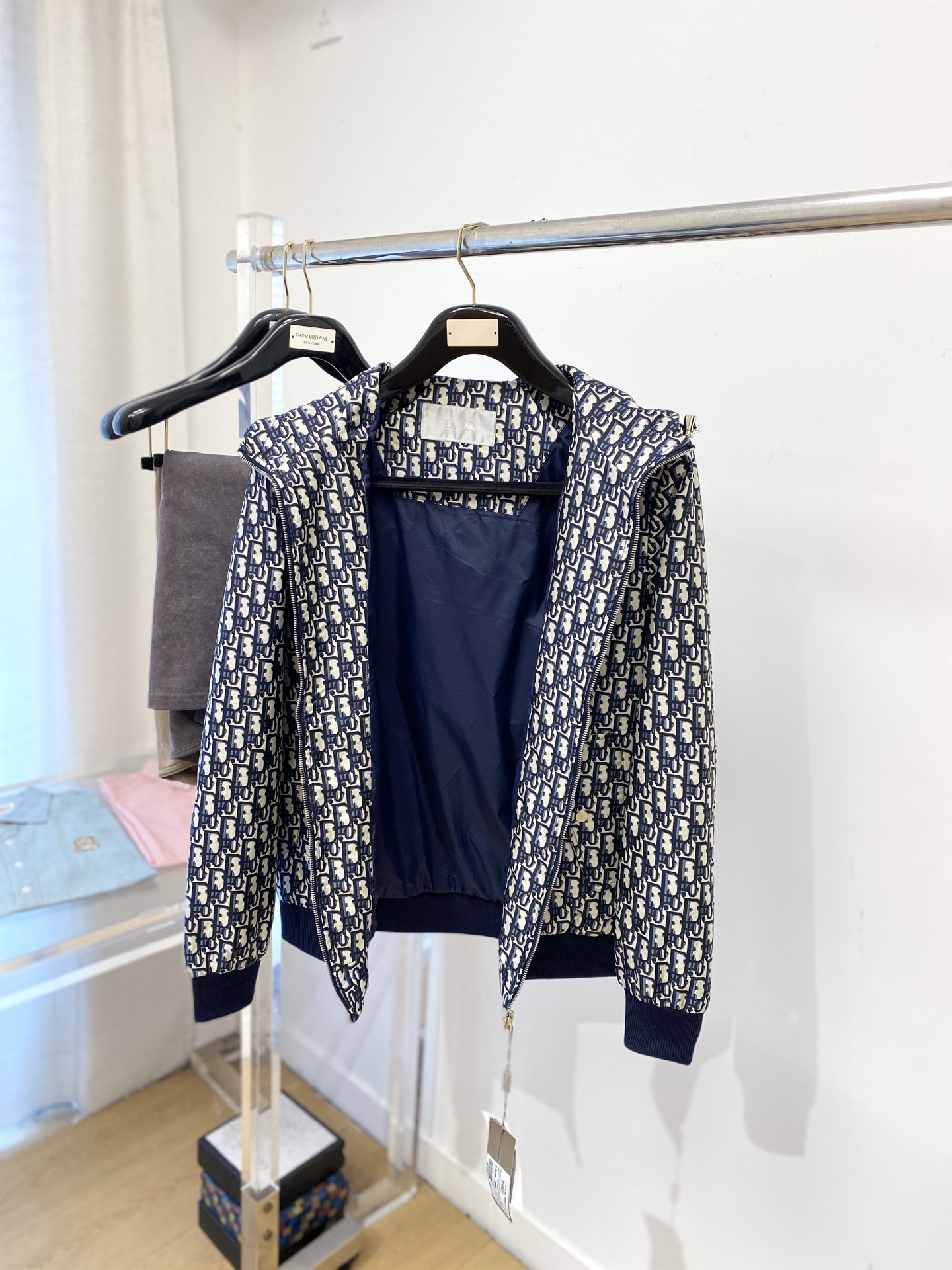 迪奥、2025新品夹克外套，时尚帅气，简约百搭款，顶级数码定位定织字母logo，定制原版面料，不仅挺括，