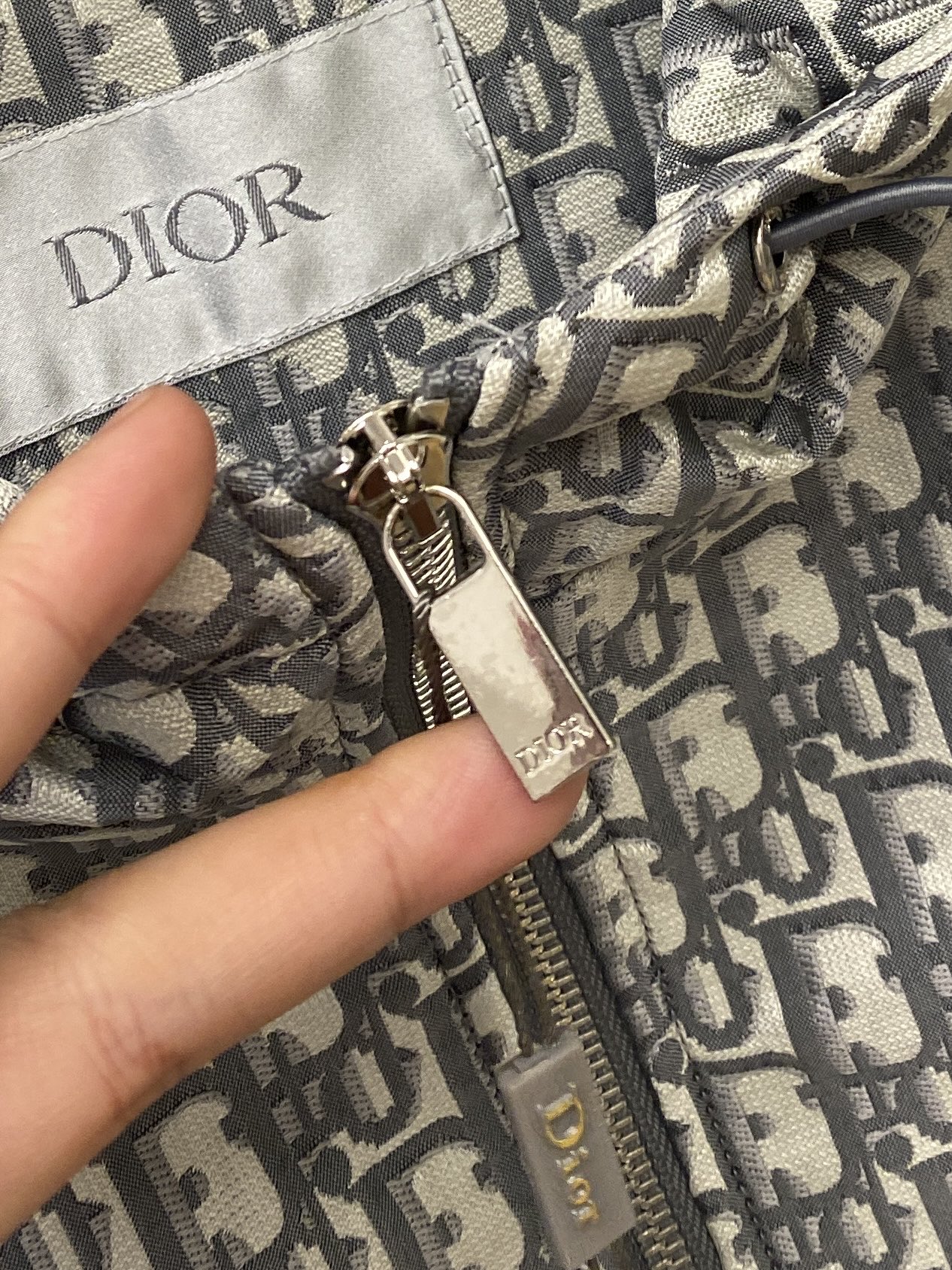 ￼ 迪奥、2025新品夹克外套，时尚帅气，简约百搭款，顶级数码定位定织字母logo，定制原版面料，不仅挺