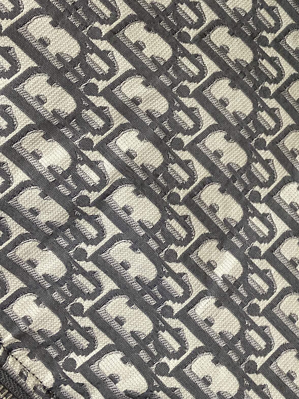 ￼ 迪奥、2025新品夹克外套，时尚帅气，简约百搭款，顶级数码定位定织字母logo，定制原版面料，不仅挺