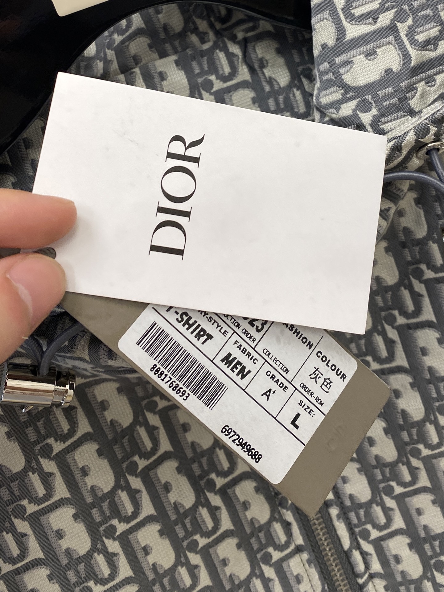 ￼ 迪奥、2025新品夹克外套，时尚帅气，简约百搭款，顶级数码定位定织字母logo，定制原版面料，不仅挺