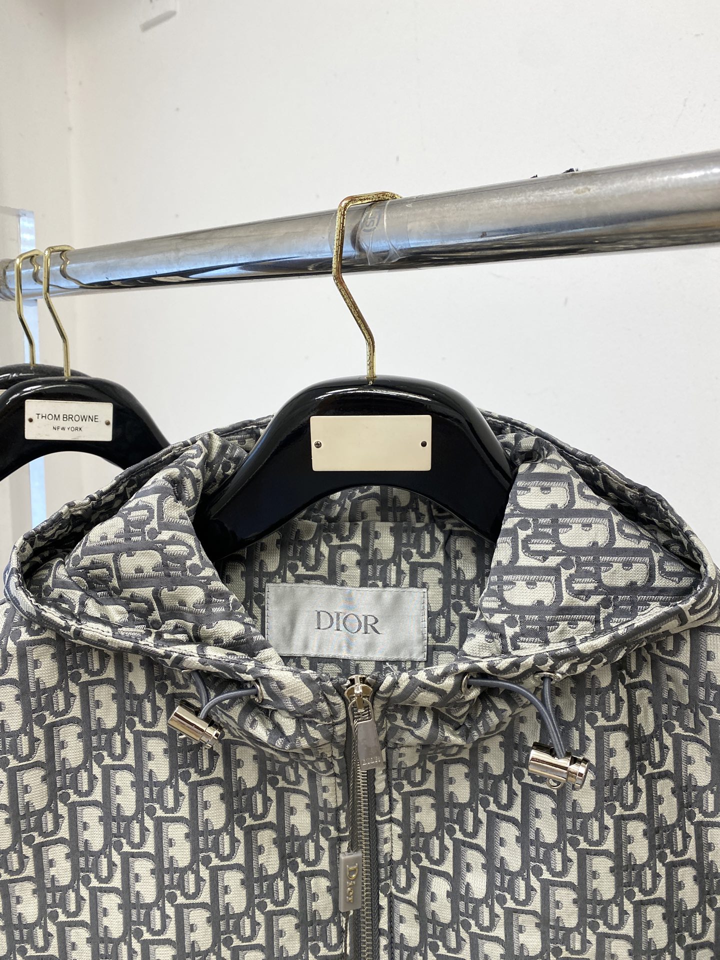 ￼ 迪奥、2025新品夹克外套，时尚帅气，简约百搭款，顶级数码定位定织字母logo，定制原版面料，不仅挺