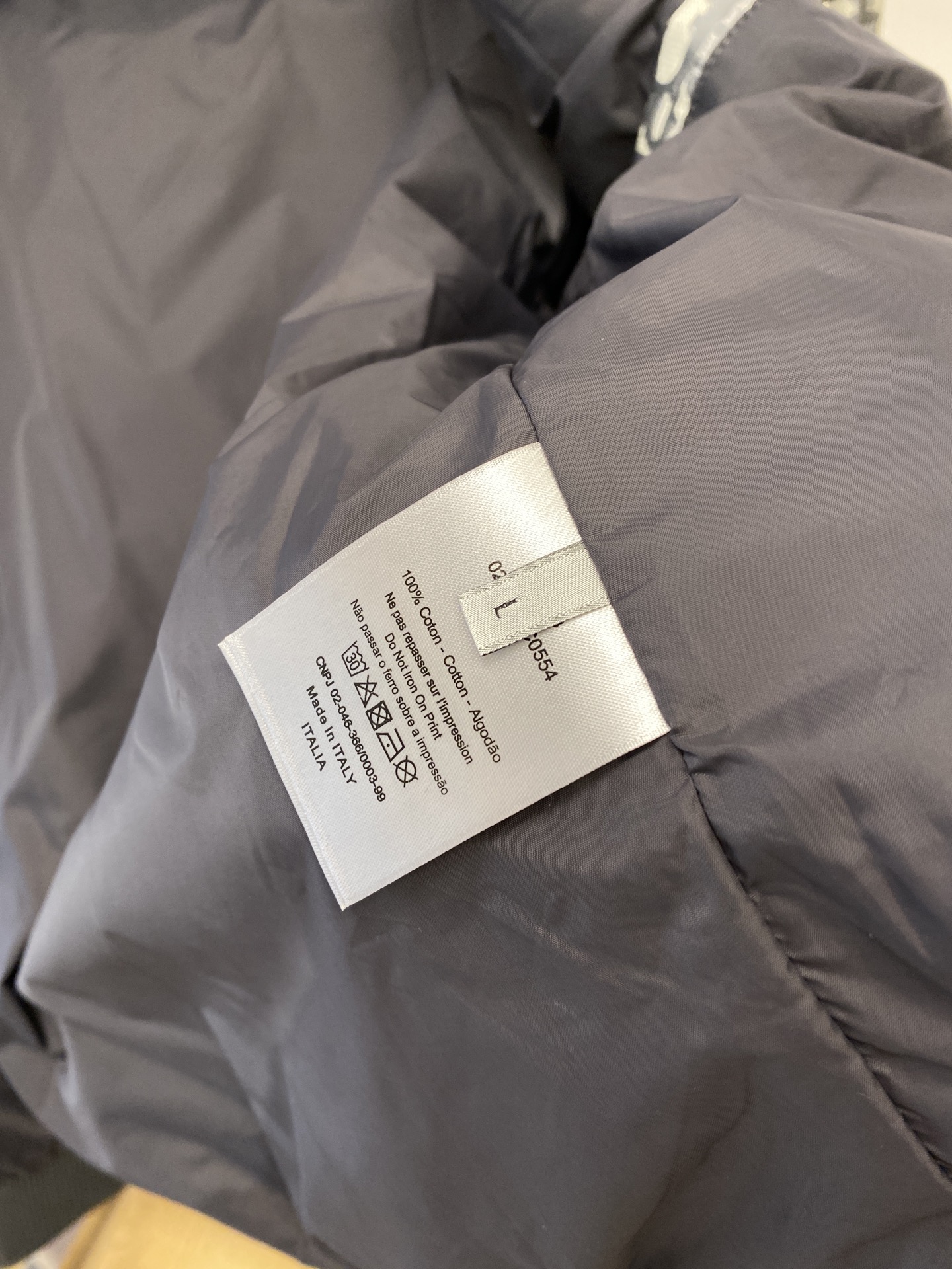 ￼ 迪奥、2025新品夹克外套，时尚帅气，简约百搭款，顶级数码定位定织字母logo，定制原版面料，不仅挺