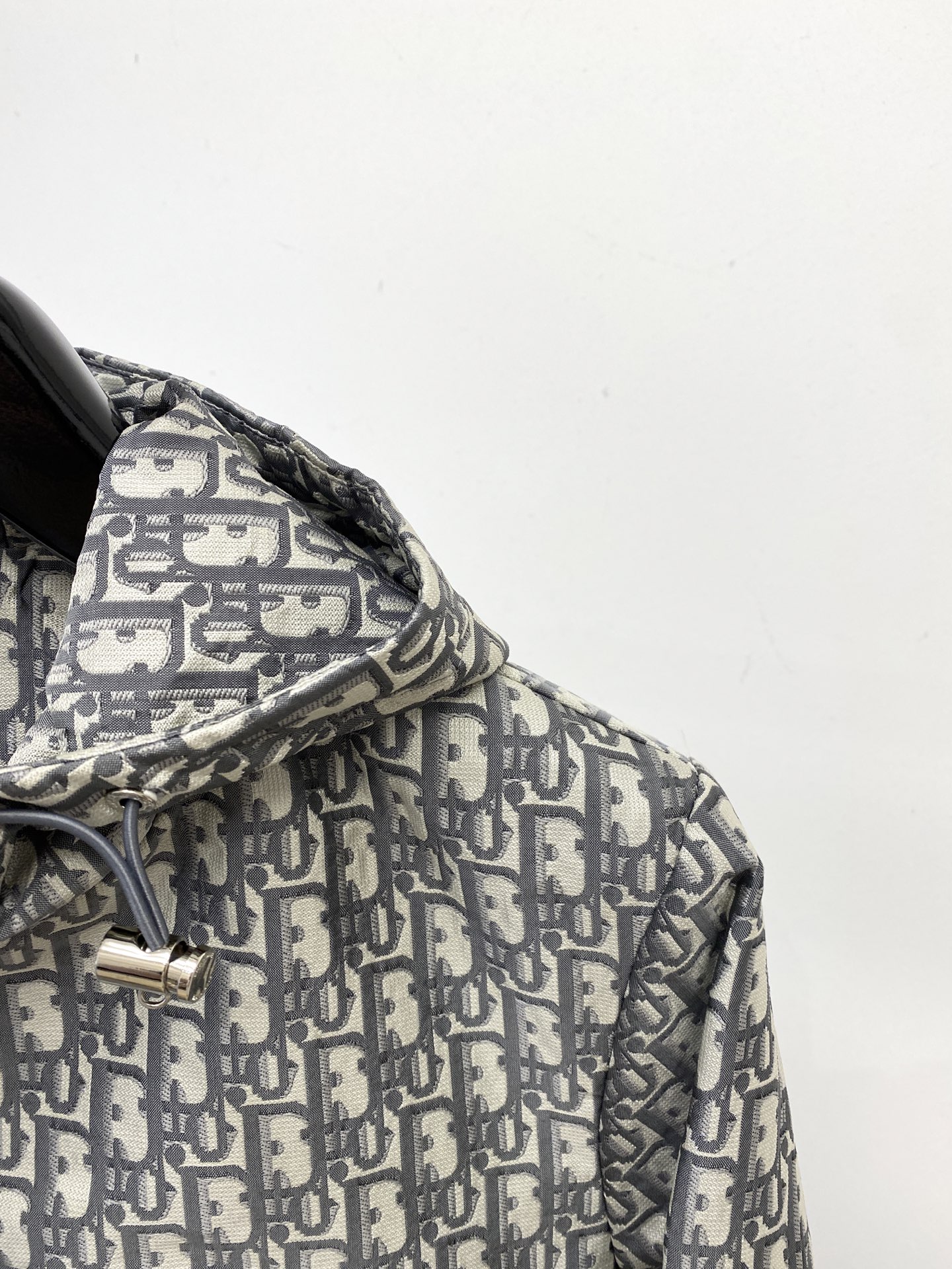 ￼ 迪奥、2025新品夹克外套，时尚帅气，简约百搭款，顶级数码定位定织字母logo，定制原版面料，不仅挺