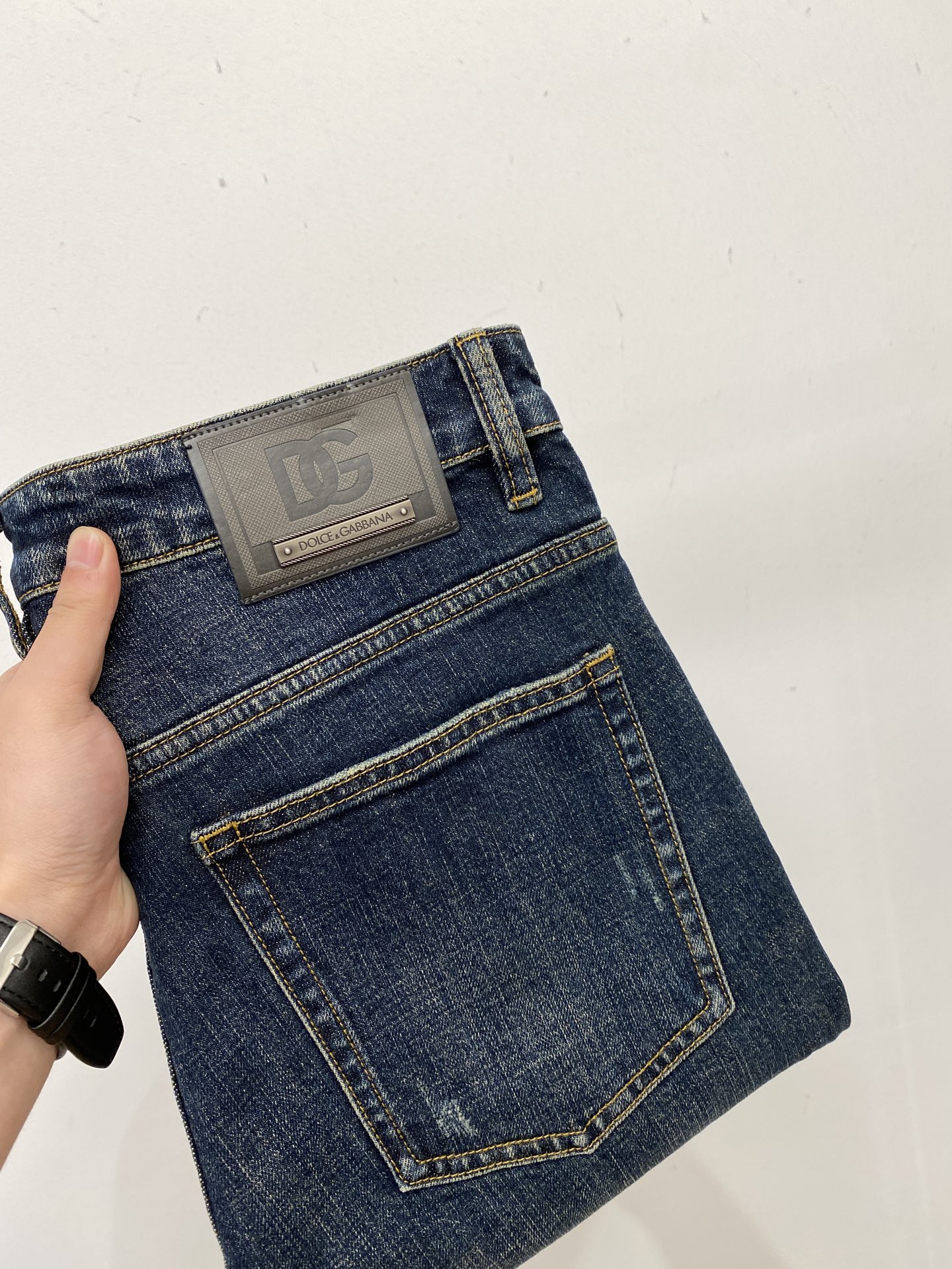 NO:571234,DG, 2025 latest products, available at counters simultaneously, original goods, washed casual jeans, imported original washed stretch fabrics, comfortable and elastic, original hardware accessories decorated with logo, super correct version, extremely high grade, counter quality, fashionable and stylish upper body, size 30-38, jeans, alexander wang19860909DG、 2025最新品,专柜同步有售,原单狠货,水洗休闲牛仔裤,进口原版水洗弹力面料,舒适有弹性,原版五金辅料装饰logo,版型超正,档次极高,专柜品质,上身时尚有型,码数30-38,,jeans,alexander wang,Men's clothing