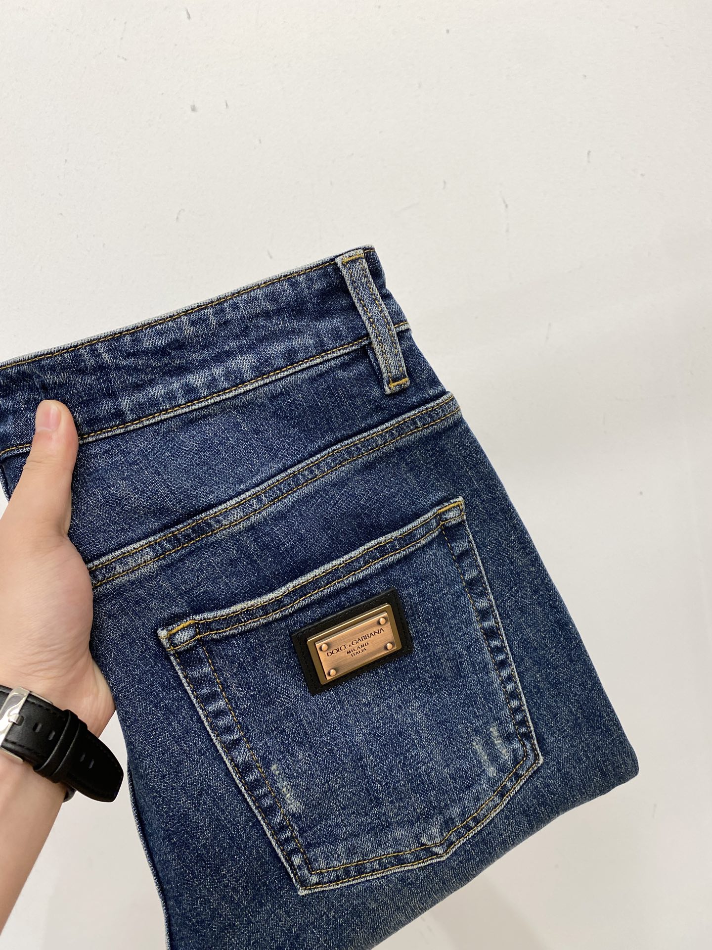 NO:571238,DG, 2025 latest products, available at counters simultaneously, original goods, washed casual jeans, imported original washed stretch fabrics, comfortable and elastic, original hardware accessories decorated with logo, super correct version, extremely high grade, counter quality, fashionable and stylish upper body, size 30-38, jeans, alexander wang19860909DG、 2025最新品,专柜同步有售,原单狠货,水洗休闲牛仔裤,进口原版水洗弹力面料,舒适有弹性,原版五金辅料装饰logo,版型超正,档次极高,专柜品质,上身时尚有型,码数30-38,,jeans,alexander wang,Men's clothing