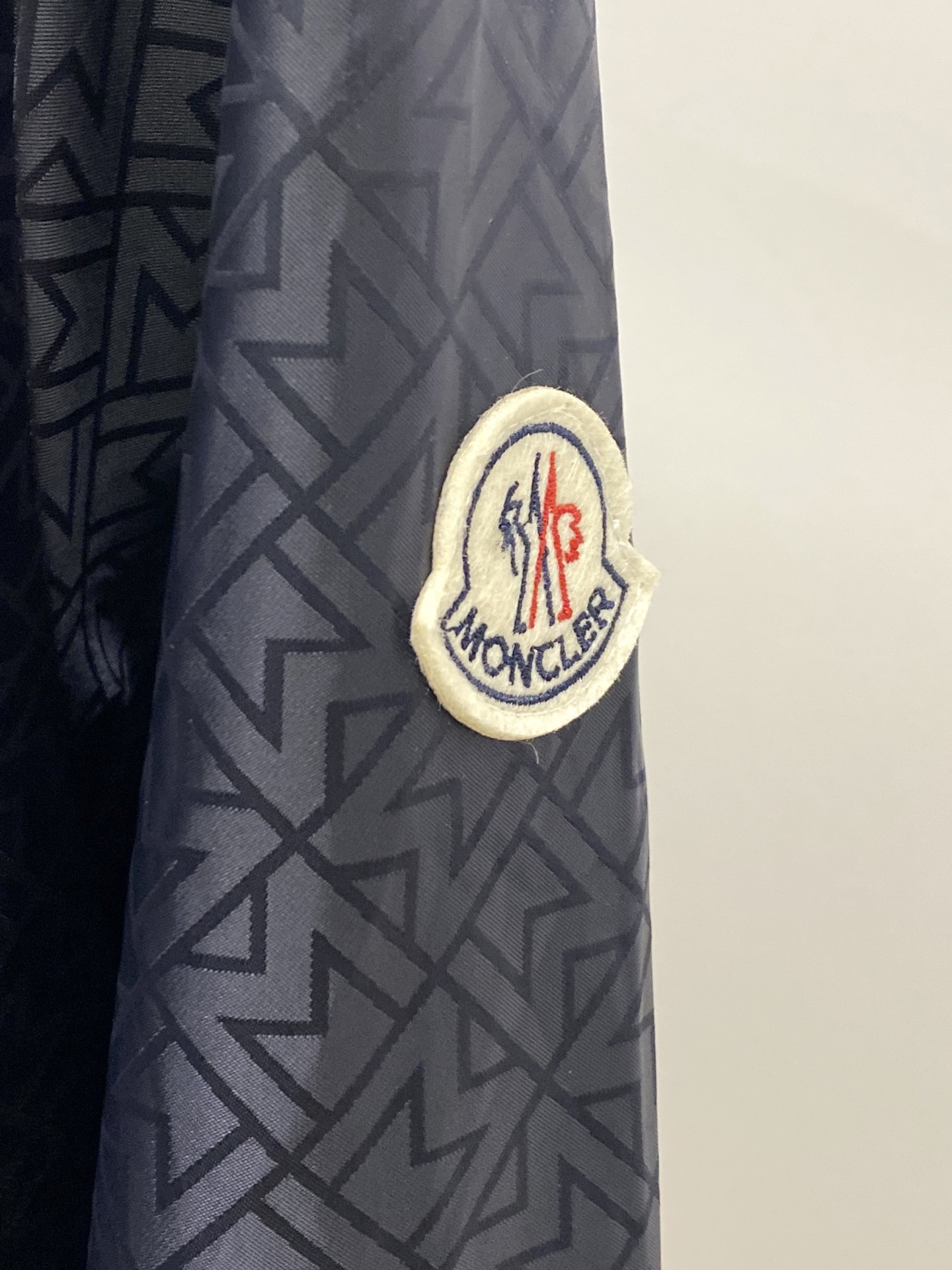 支持年后退换！ 蒙口、2025新品夹克外套，时尚帅气，简约百搭款，袖口刺绣装饰图案logo，定制原版面料