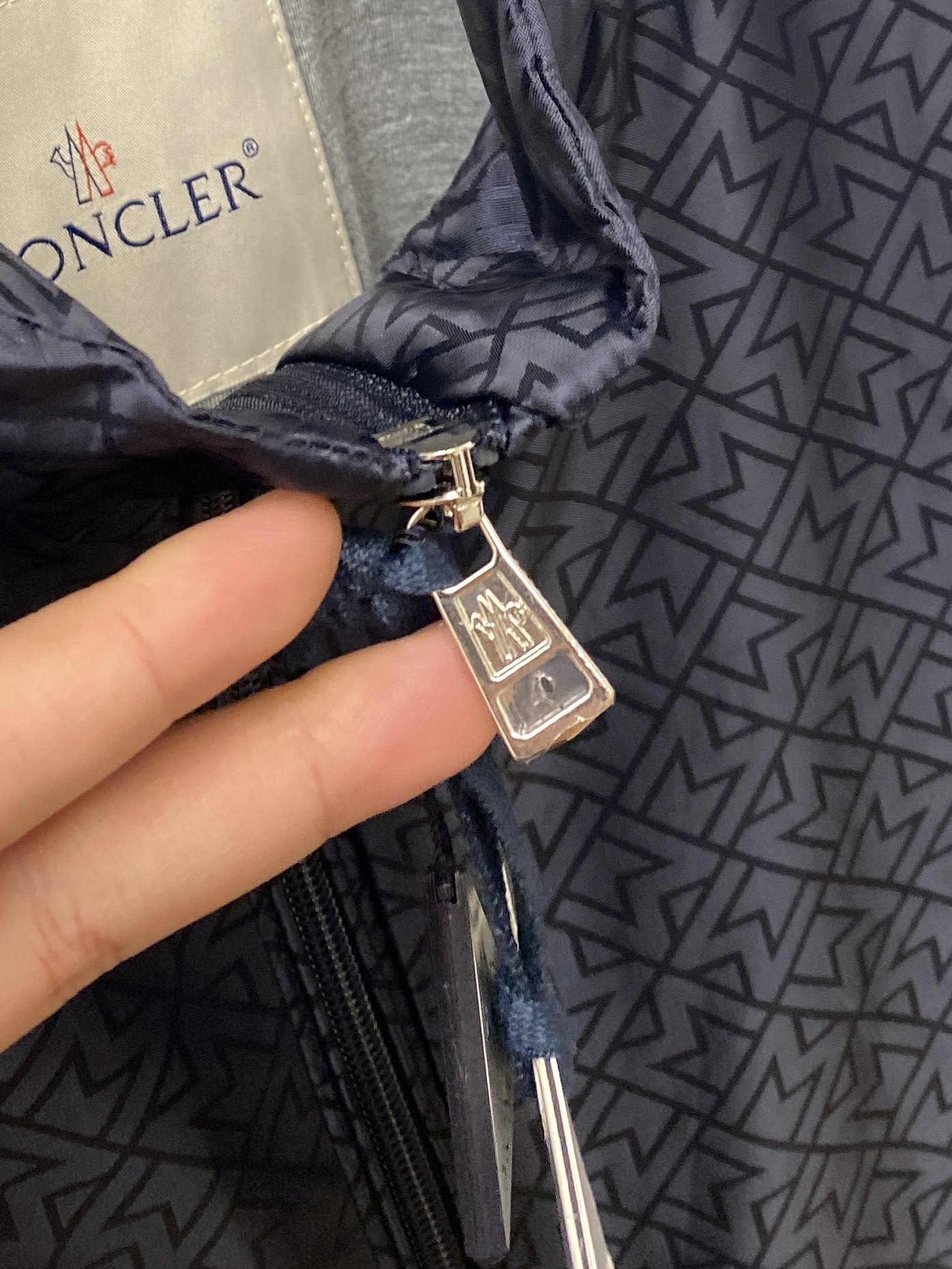 支持年后退换！ 蒙口、2025新品夹克外套，时尚帅气，简约百搭款，袖口刺绣装饰图案logo，定制原版面料