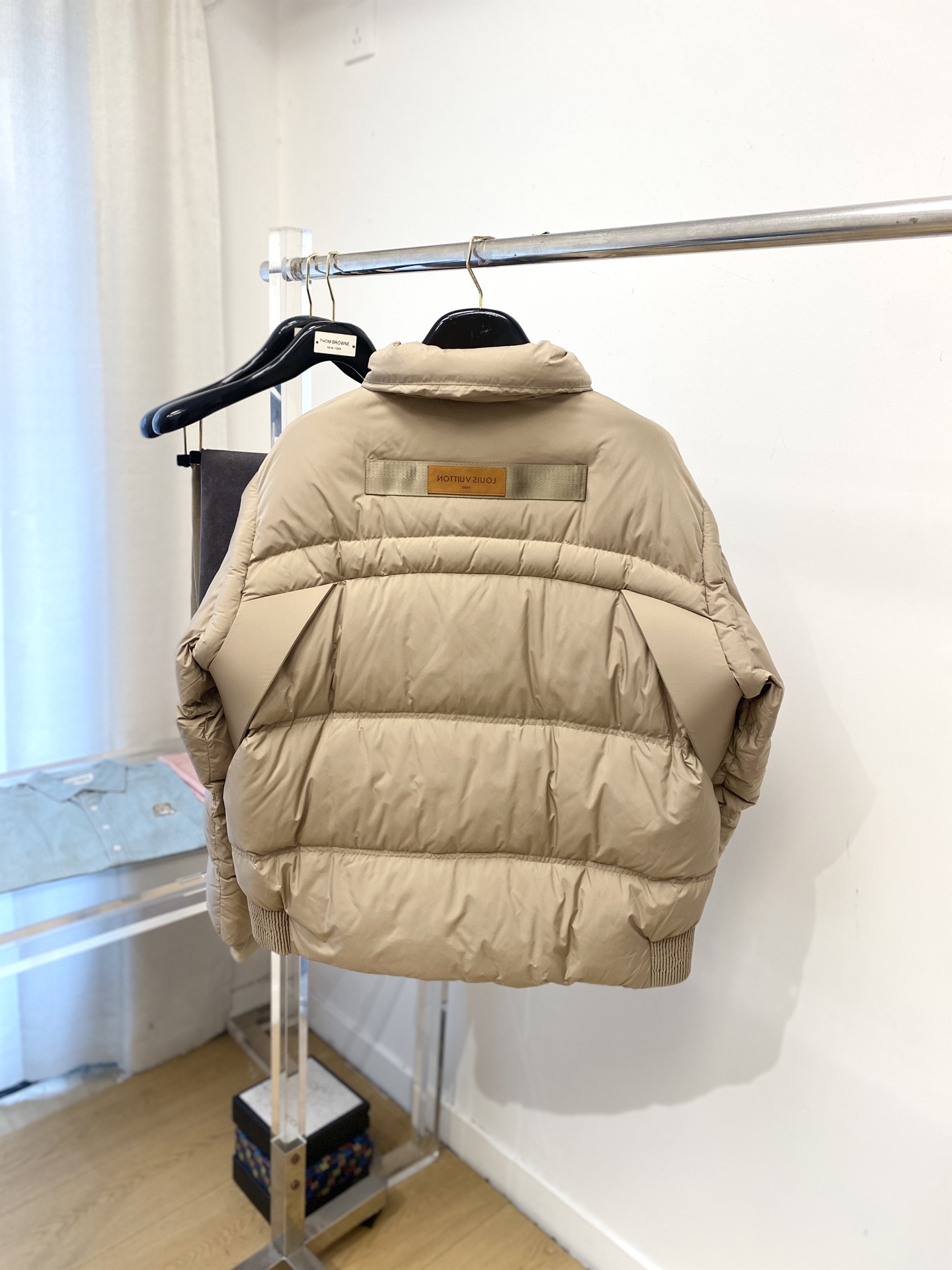 路易威登、2025最新款男士轻薄羽绒夹克外套、面料柔软舒适 ．上身版型超赞 ．拉链．辅料都是客供 、进口