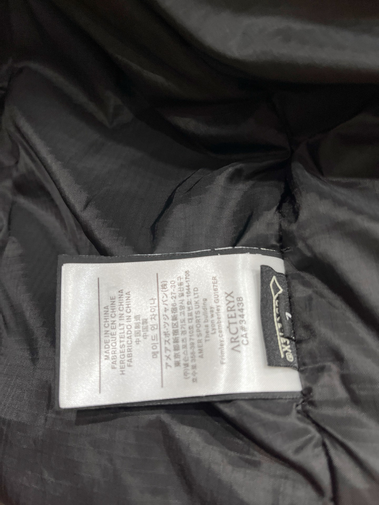 始祖鸟、2025最新款男士轻薄羽绒夹克外套、面料柔软舒适 ．上身版型超赞 ．拉链．辅料都是客供 、进口面