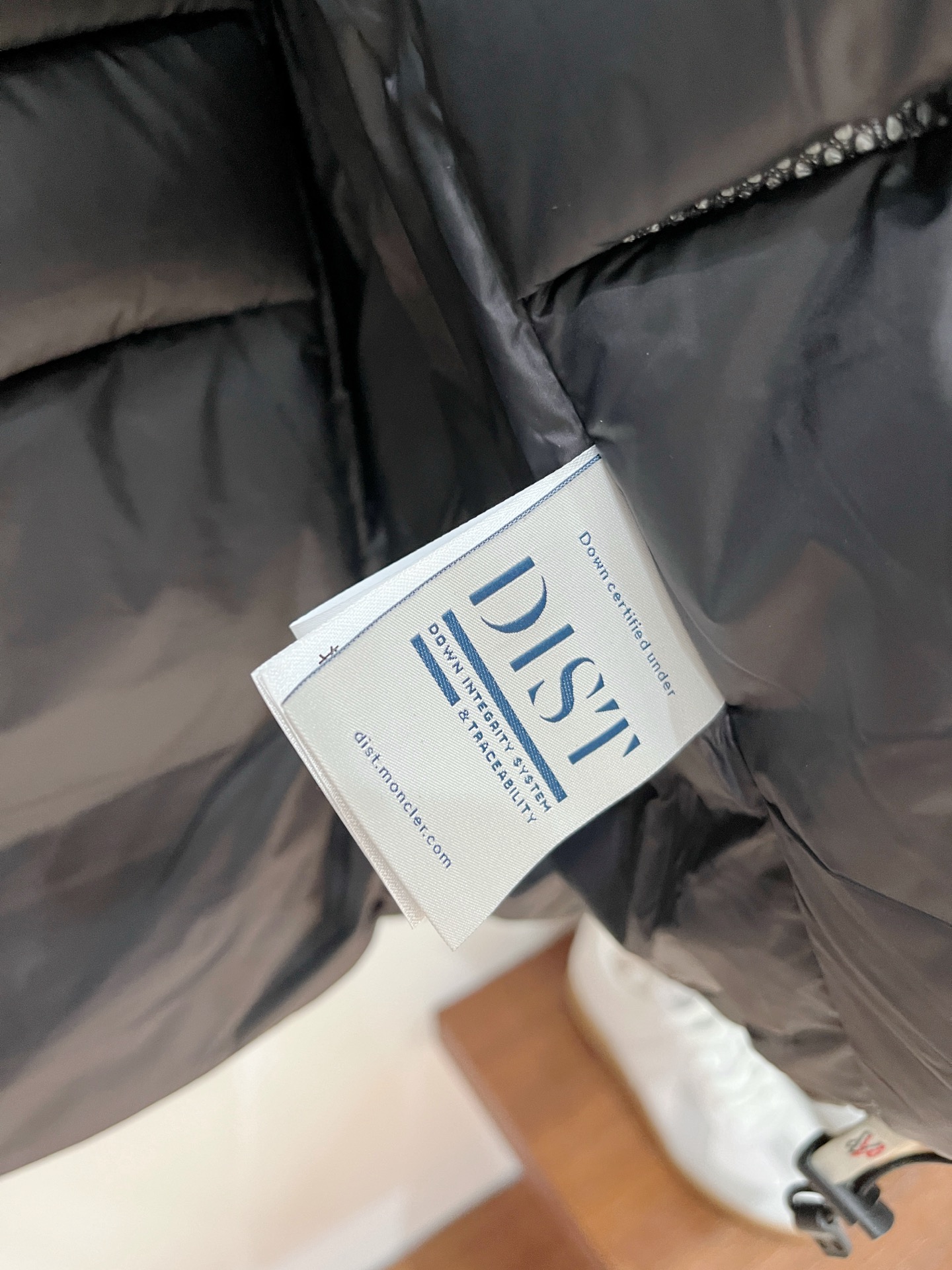 蒙口、2025最新款男士轻薄羽绒夹克外套、面料柔软舒适 ．上身版型超赞 ．拉链．辅料都是客供 、进口面料