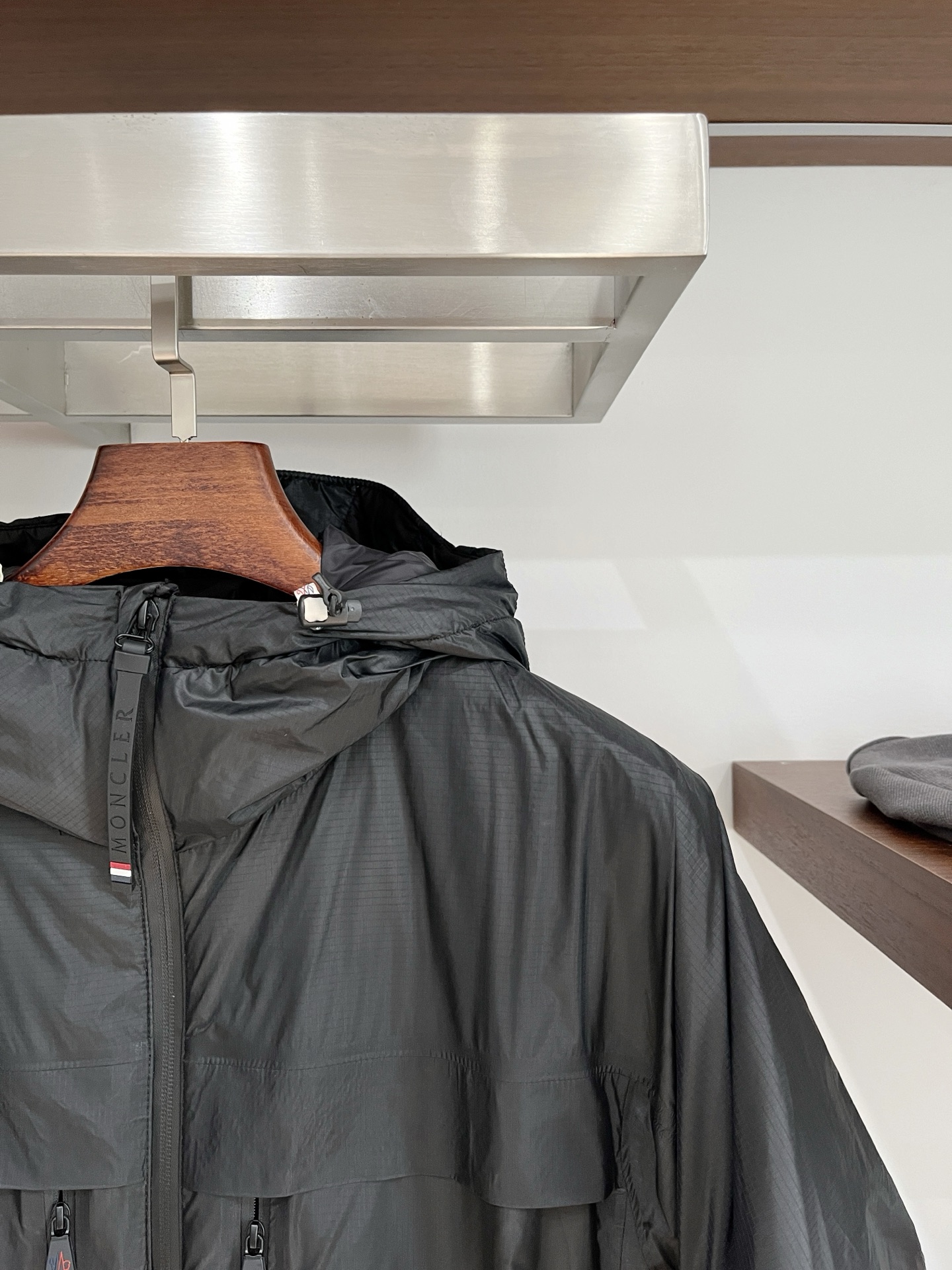 蒙口、2025最新款男士轻薄羽绒夹克外套、面料柔软舒适 ．上身版型超赞 ．拉链．辅料都是客供 、进口面料