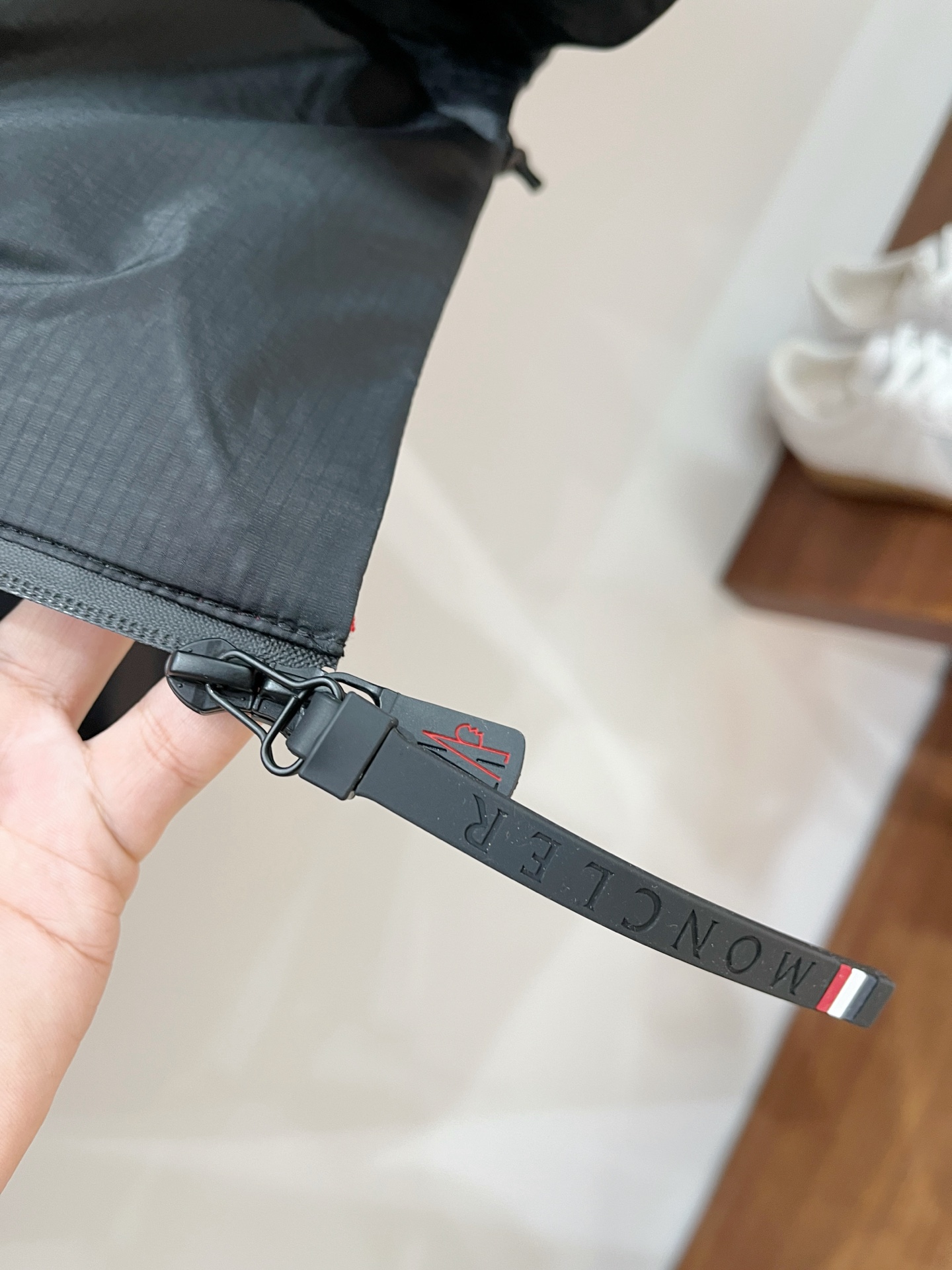 蒙口、2025最新款男士轻薄羽绒夹克外套、面料柔软舒适 ．上身版型超赞 ．拉链．辅料都是客供 、进口面料