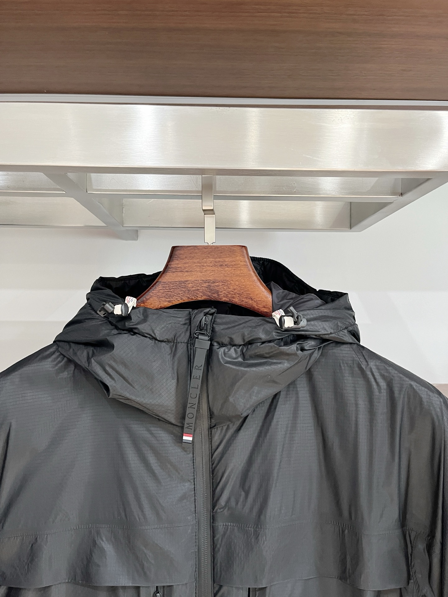 蒙口、2025最新款男士轻薄羽绒夹克外套、面料柔软舒适 ．上身版型超赞 ．拉链．辅料都是客供 、进口面料