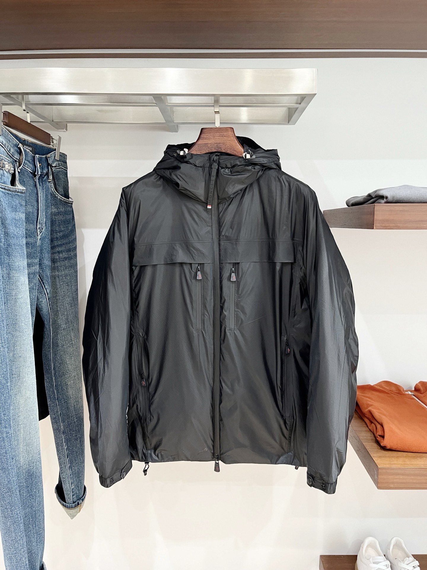 蒙口、2025最新款男士轻薄羽绒夹克外套、面料柔软舒适 ．上身版型超赞 ．拉链．辅料都是客供 、进口面料