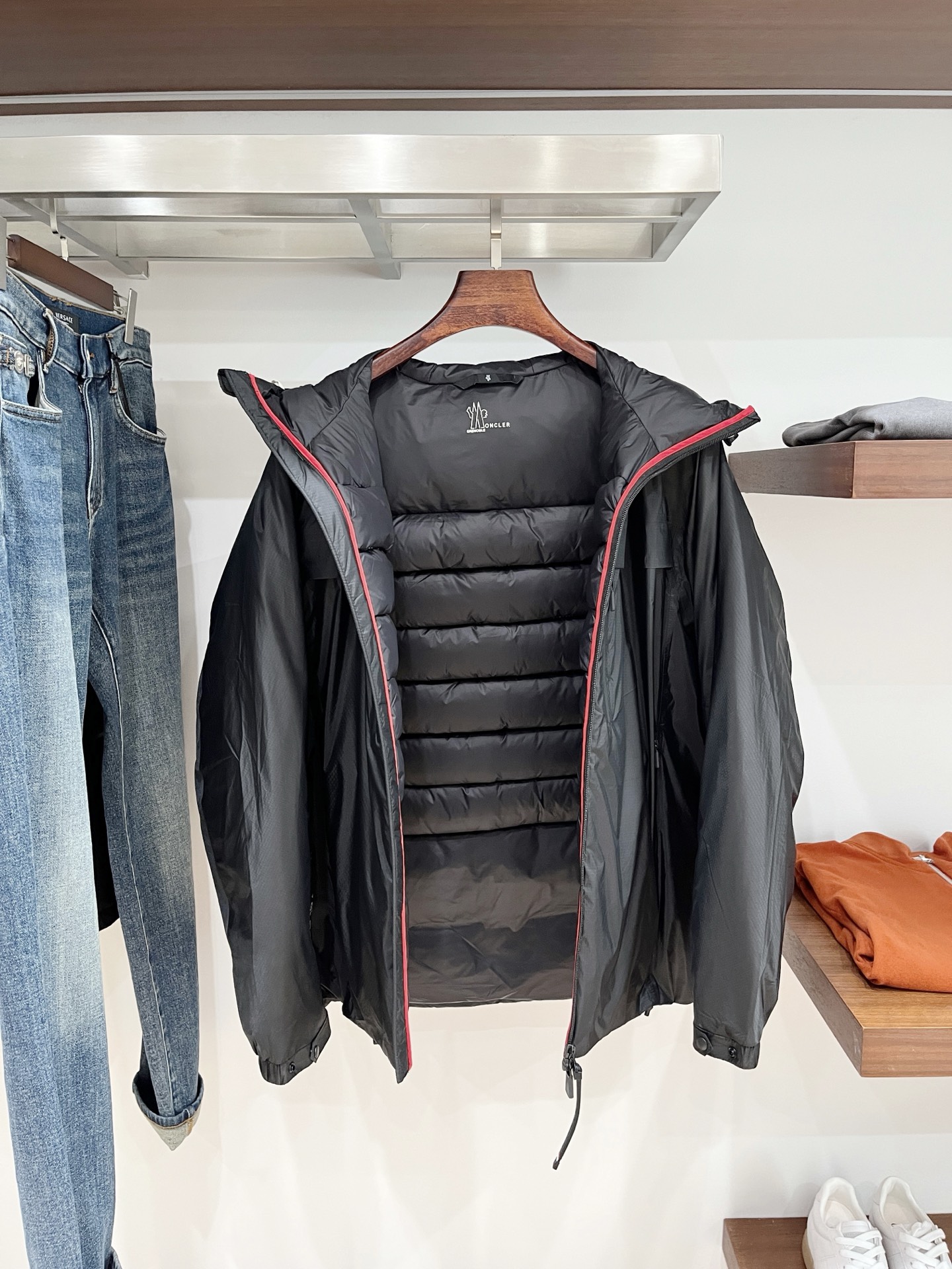 蒙口、2025最新款男士轻薄羽绒夹克外套、面料柔软舒适 ．上身版型超赞 ．拉链．辅料都是客供 、进口面料