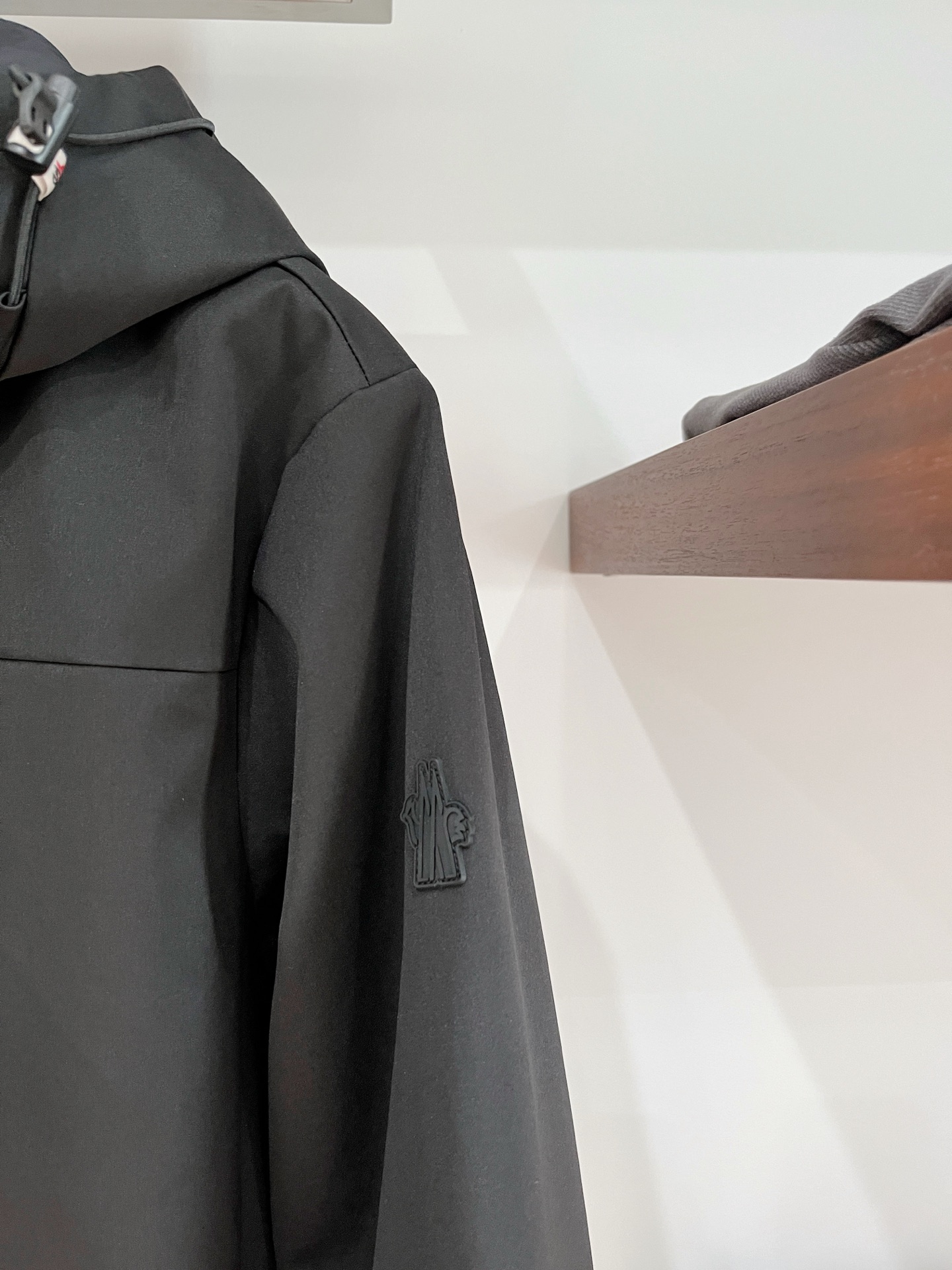 蒙口、2025最新款男士轻薄羽绒夹克外套、面料柔软舒适 ．上身版型超赞 ．拉链．辅料都是客供 、进口面料