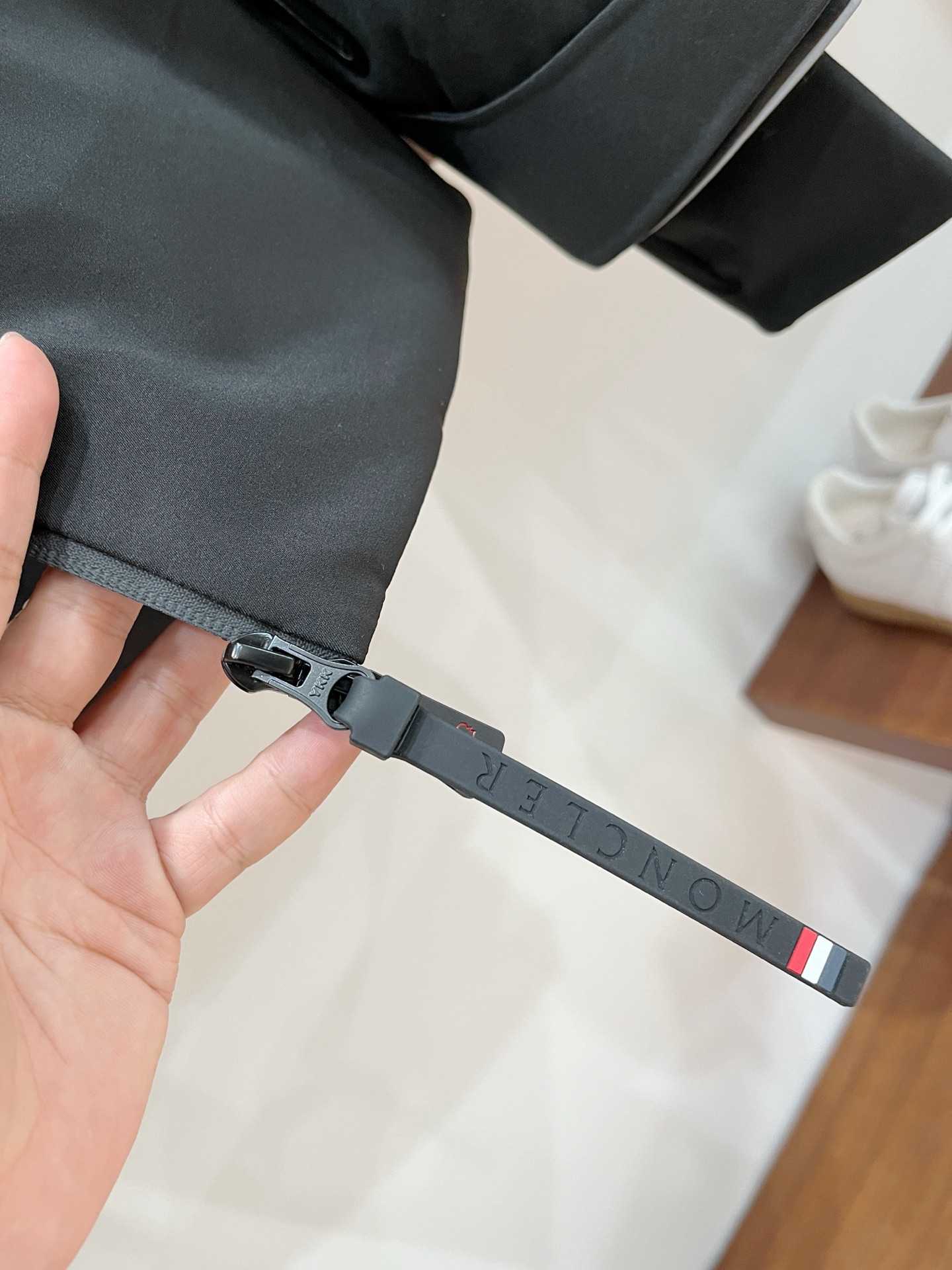 蒙口、2025最新款男士轻薄羽绒夹克外套、面料柔软舒适 ．上身版型超赞 ．拉链．辅料都是客供 、进口面料