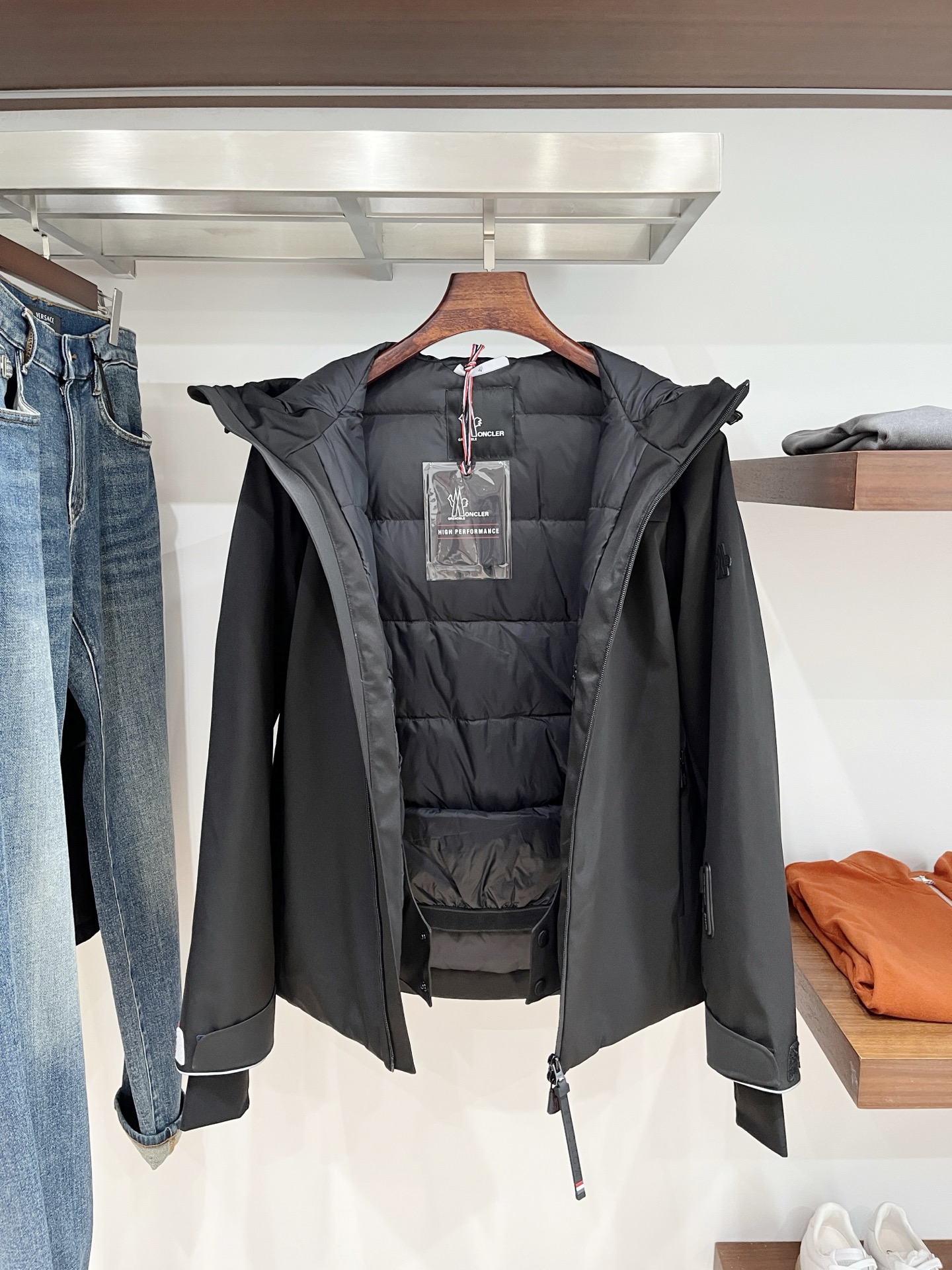 蒙口、2025最新款男士轻薄羽绒夹克外套、面料柔软舒适 ．上身版型超赞 ．拉链．辅料都是客供 、进口面料