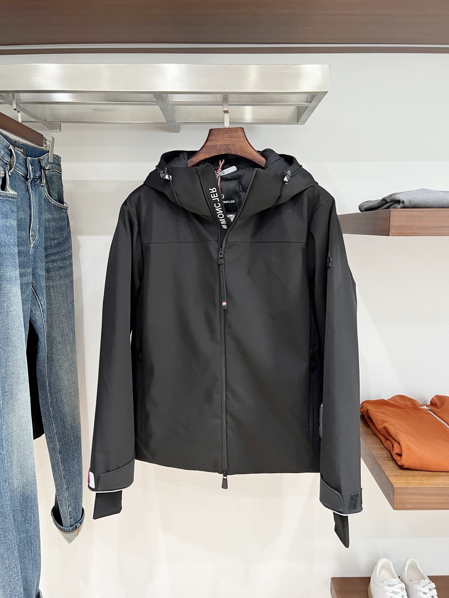 蒙口、2025最新款男士轻薄羽绒夹克外套、面料柔软舒适 ．上身版型超赞 ．拉链．辅料都是客供 、进口面料