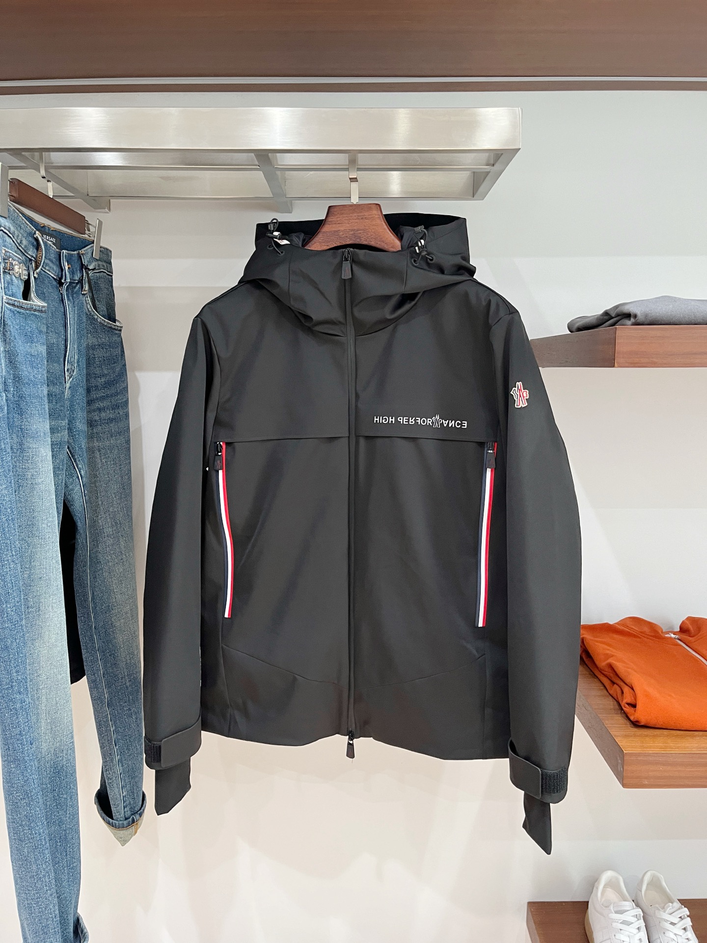 NO:573160,Covered mouth, the latest 2025 men's lightweight down jacket, the fabric is soft and comfortable.  The upper body shape is awesome.  zipper.  The accessories are all custom-supplied and imported fabrics, which are light and comfortable, warm and stylish, simple and elegant!  Lightweight and warm, the best choice to keep out the cold in autumn and winter. Size M-3XL,,Moncler,jackets & coats,jackets & coats,down jacket,alexander wang19860909蒙口、2025最新款男士轻薄羽绒夹克外套、面料柔软舒适 ．上身版型超赞 ．拉链．辅料都是客供 、进口面料,轻便舒适,保暖有型、简单大方款式！轻便保暖、秋冬御寒的最佳选择 码数M-3XL,,Moncler,jackets & coats,jackets & coats,down jacket,alexander wang,Men's clothing