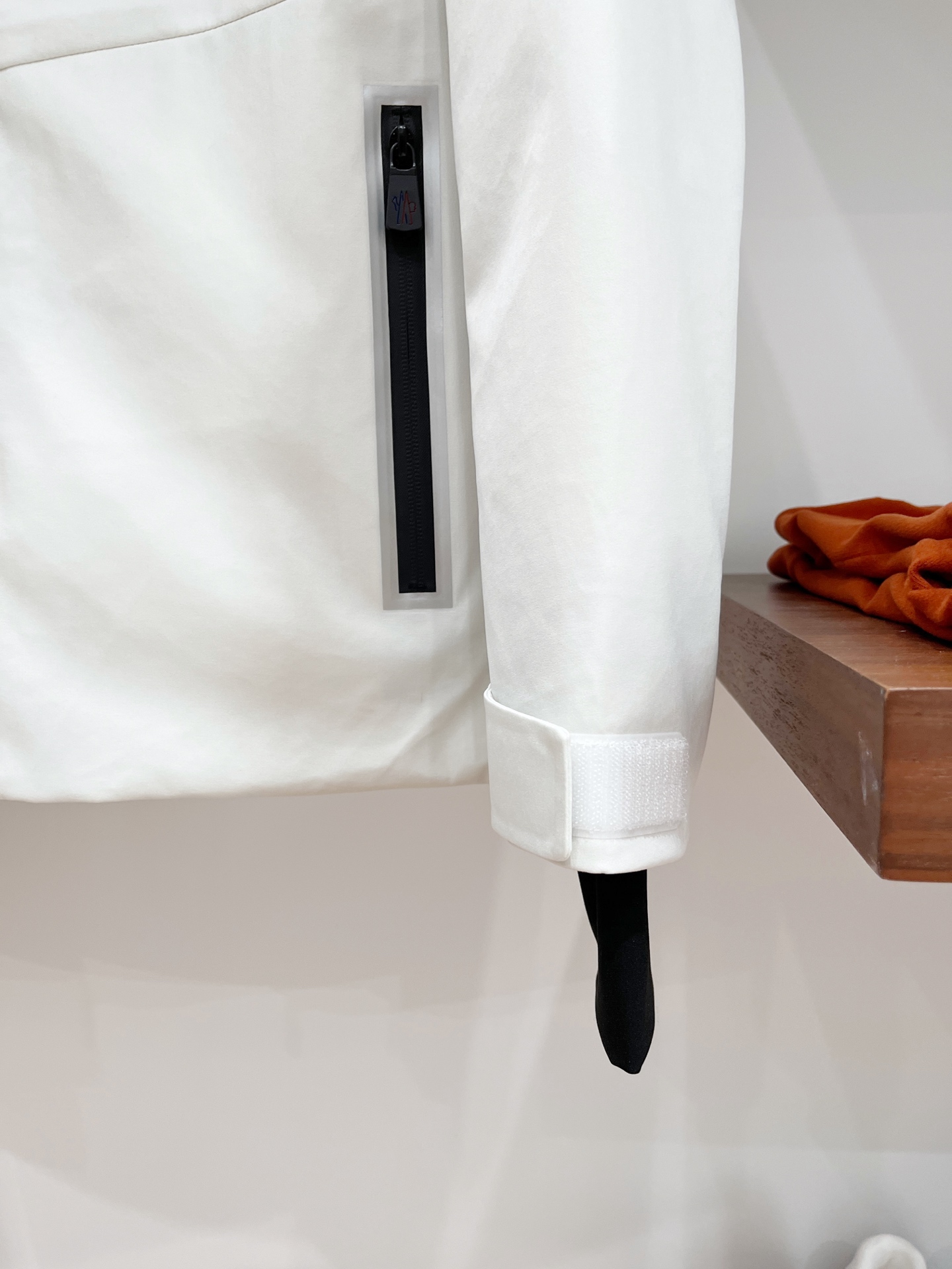 蒙口、2025最新款男士轻薄羽绒夹克外套、面料柔软舒适 ．上身版型超赞 ．拉链．辅料都是客供 、进口面料