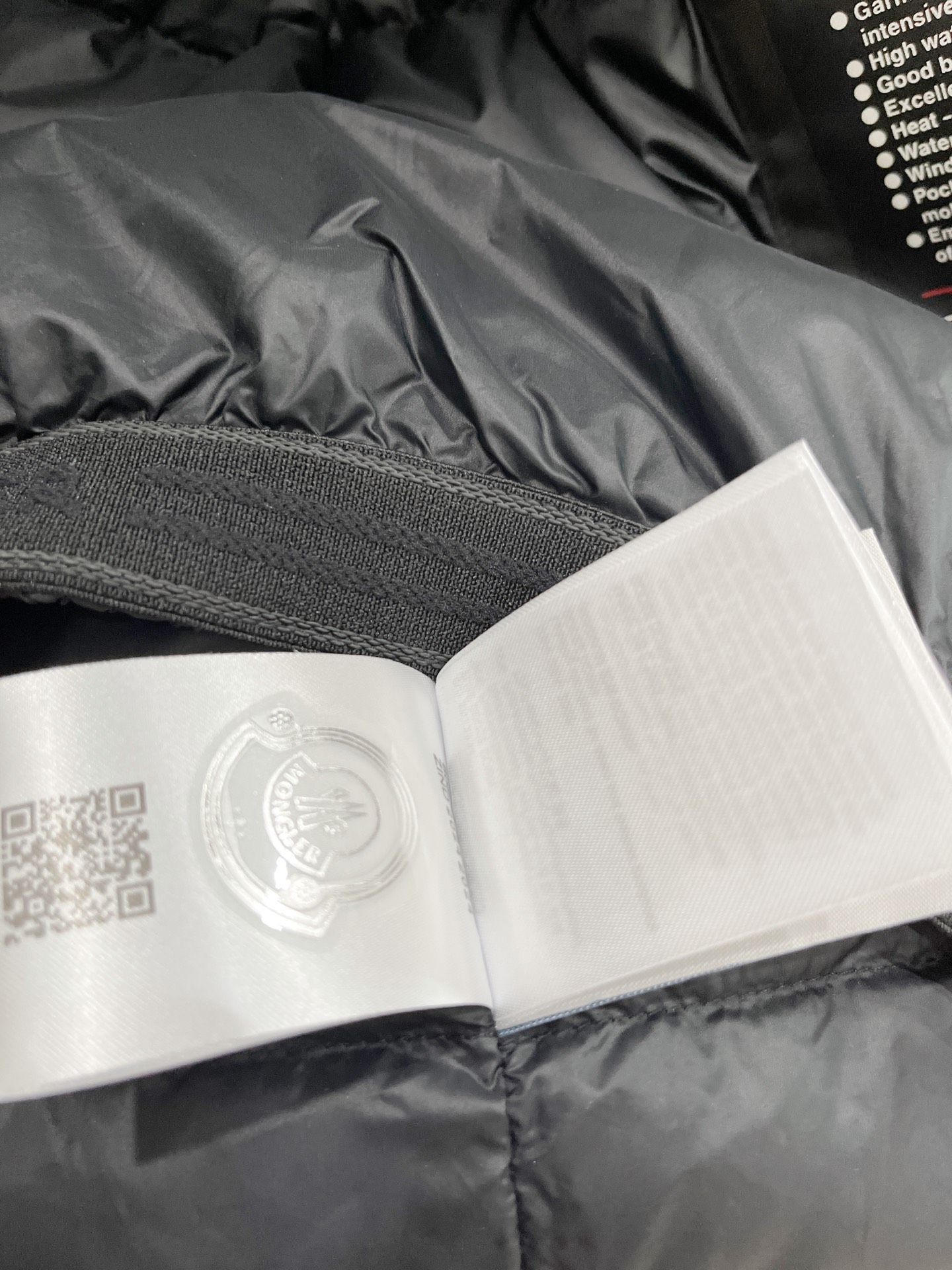 蒙口、2025最新款男士轻薄羽绒夹克外套、面料柔软舒适 ．上身版型超赞 ．拉链．辅料都是客供 、进口面料