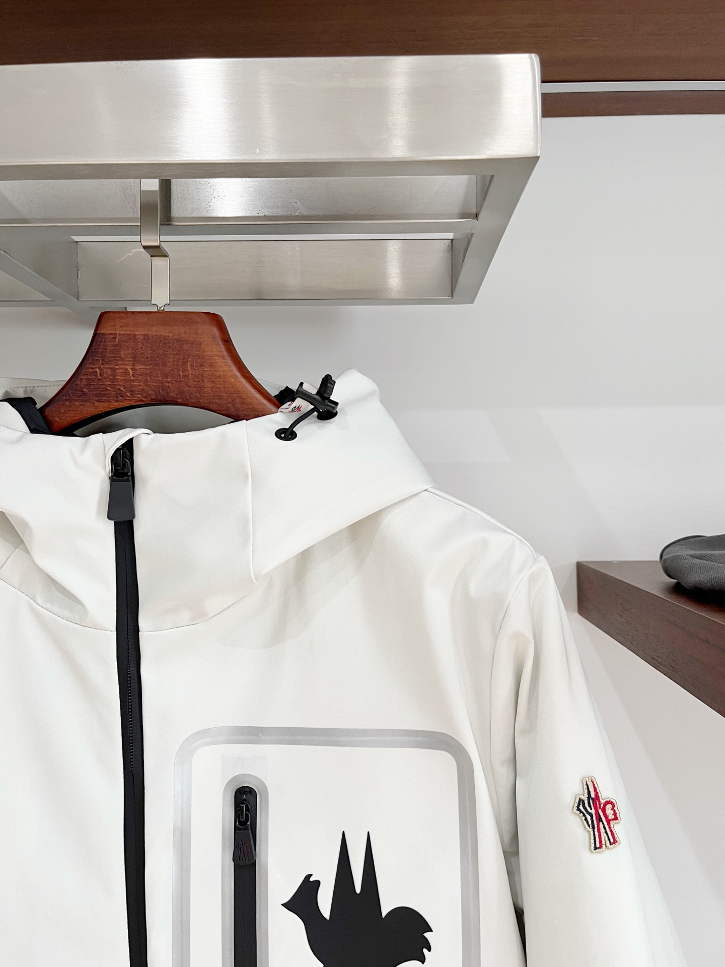 蒙口、2025最新款男士轻薄羽绒夹克外套、面料柔软舒适 ．上身版型超赞 ．拉链．辅料都是客供 、进口面料