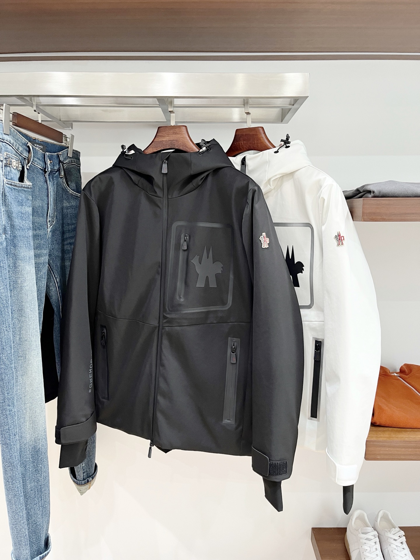 蒙口、2025最新款男士轻薄羽绒夹克外套、面料柔软舒适 ．上身版型超赞 ．拉链．辅料都是客供 、进口面料