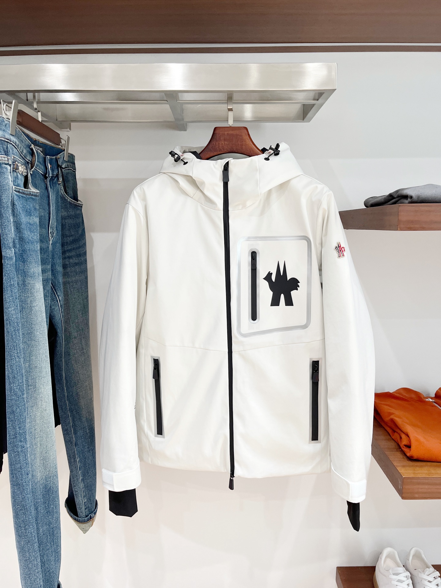 蒙口、2025最新款男士轻薄羽绒夹克外套、面料柔软舒适 ．上身版型超赞 ．拉链．辅料都是客供 、进口面料