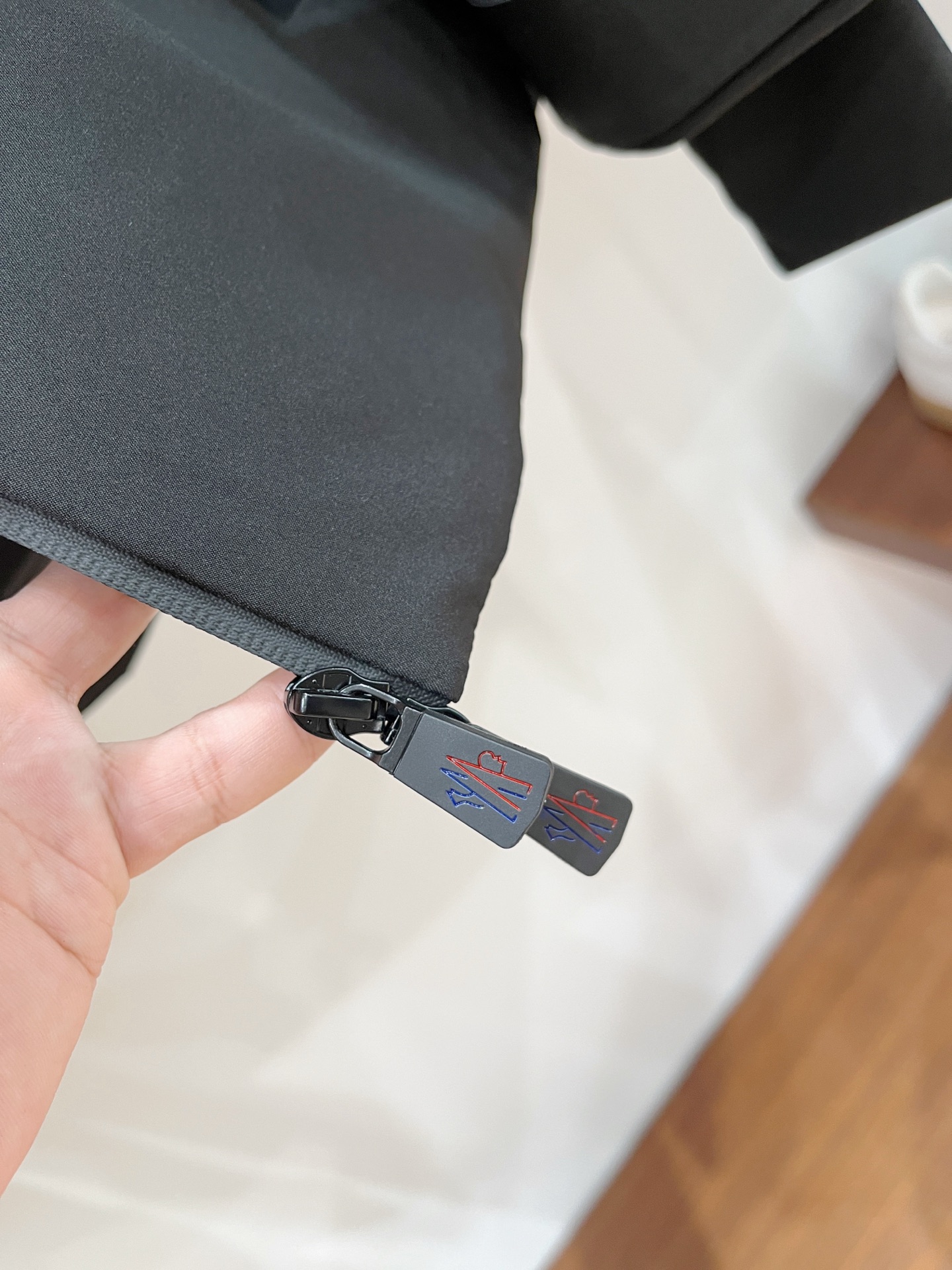 蒙口、2025最新款男士轻薄羽绒夹克外套、面料柔软舒适 ．上身版型超赞 ．拉链．辅料都是客供 、进口面料