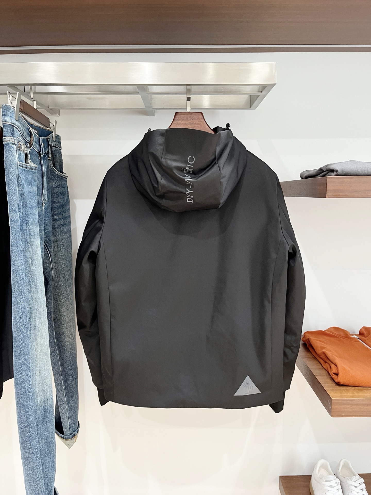 蒙口、2025最新款男士轻薄羽绒夹克外套、面料柔软舒适 ．上身版型超赞 ．拉链．辅料都是客供 、进口面料