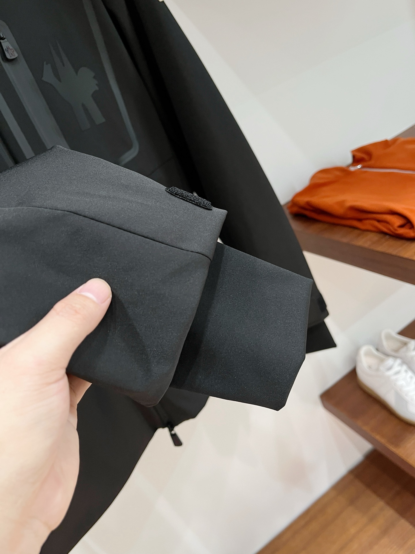 蒙口、2025最新款男士轻薄羽绒夹克外套、面料柔软舒适 ．上身版型超赞 ．拉链．辅料都是客供 、进口面料